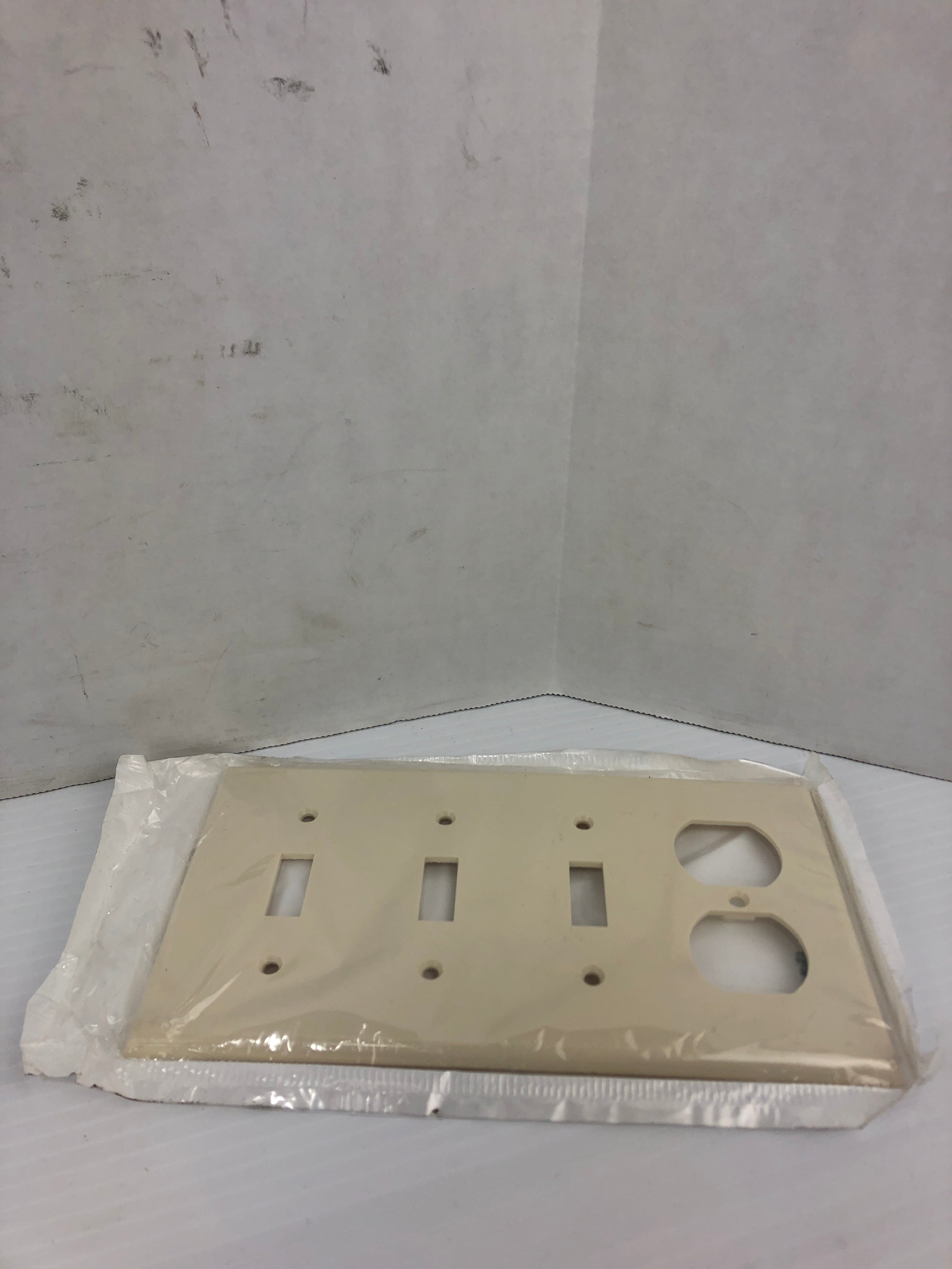 Leviton P38-T Ivory Three Toggle / One Duplex Combo Wall Plate - Lot of 2