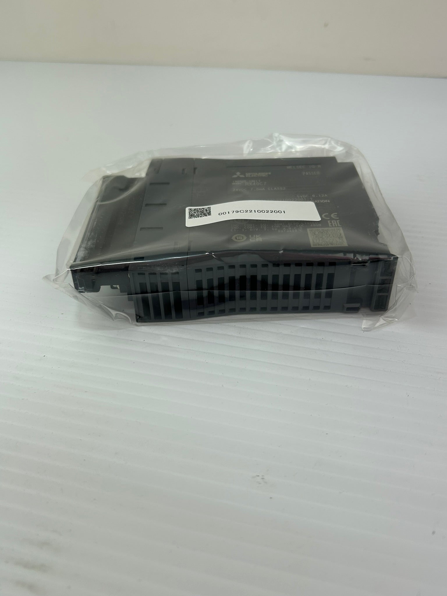 Mitsubishi RX40C7 MELSEC iQ-R PLC DC Input Module 40 Point 24VDC