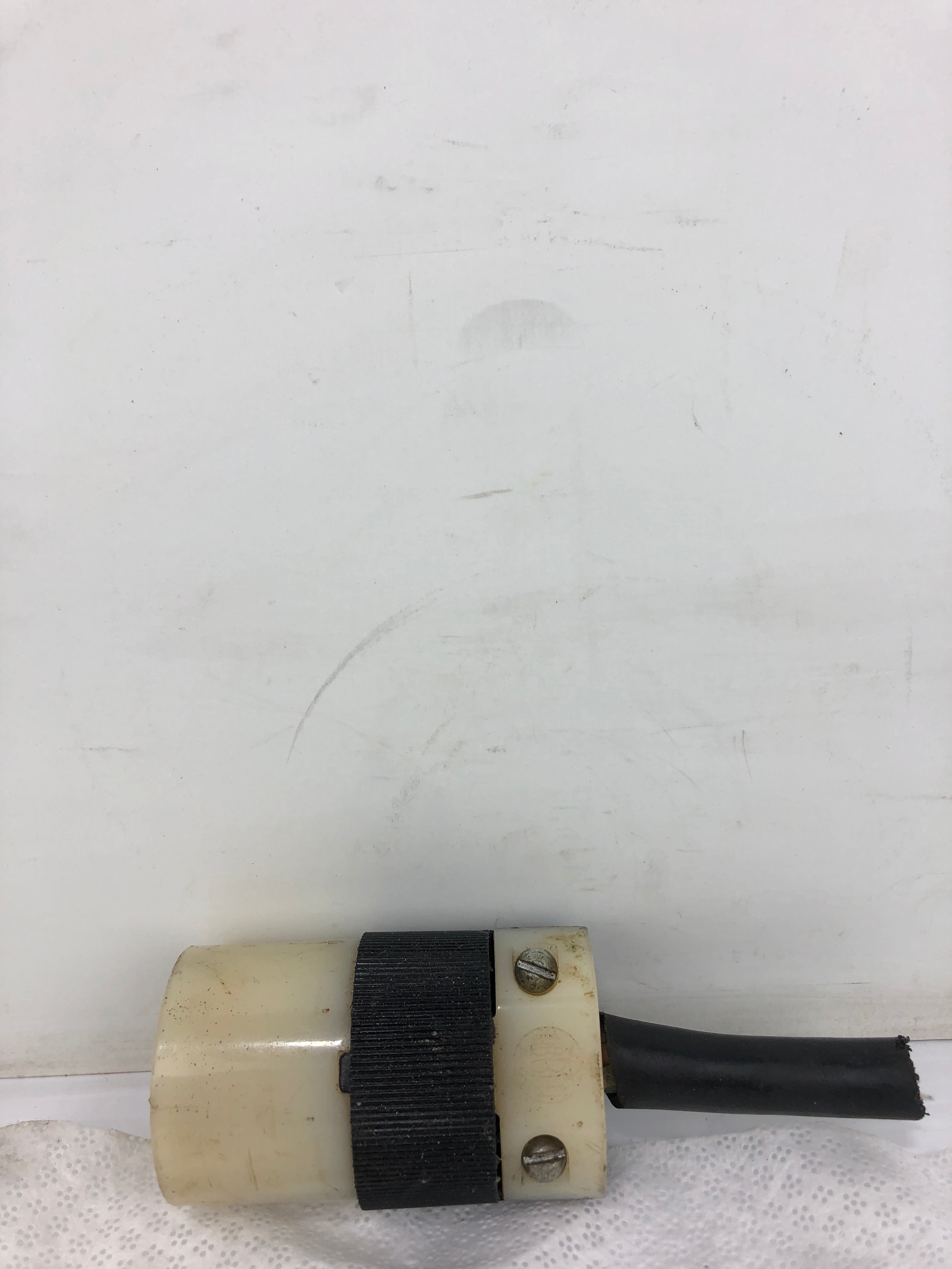 Hubbell Turn and Pull Receptacle 20A 125/250V