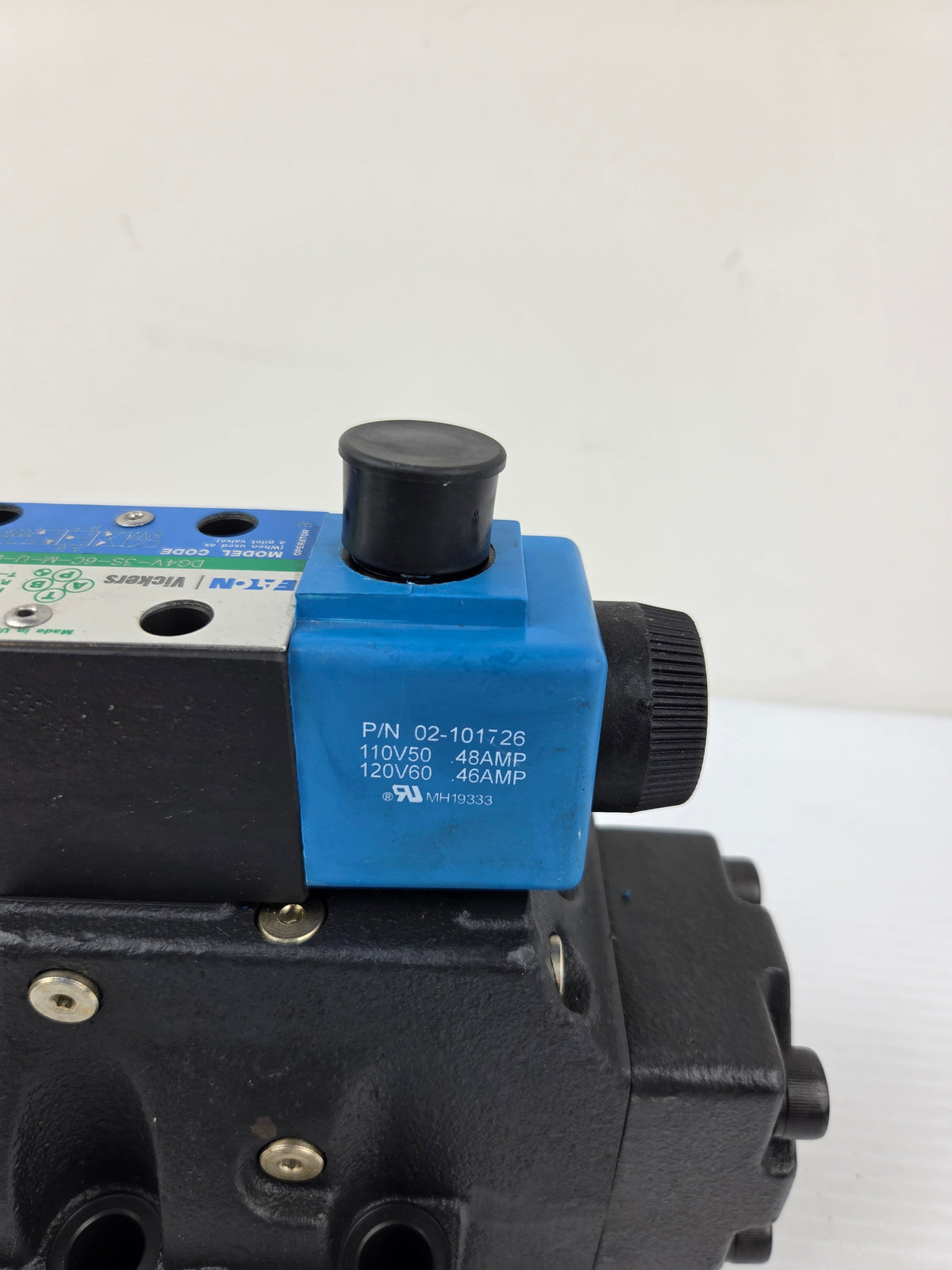 Eaton Vickers DG5V-8-S-2C-T-M-U-B-10 Directional Control Valve 02-325899