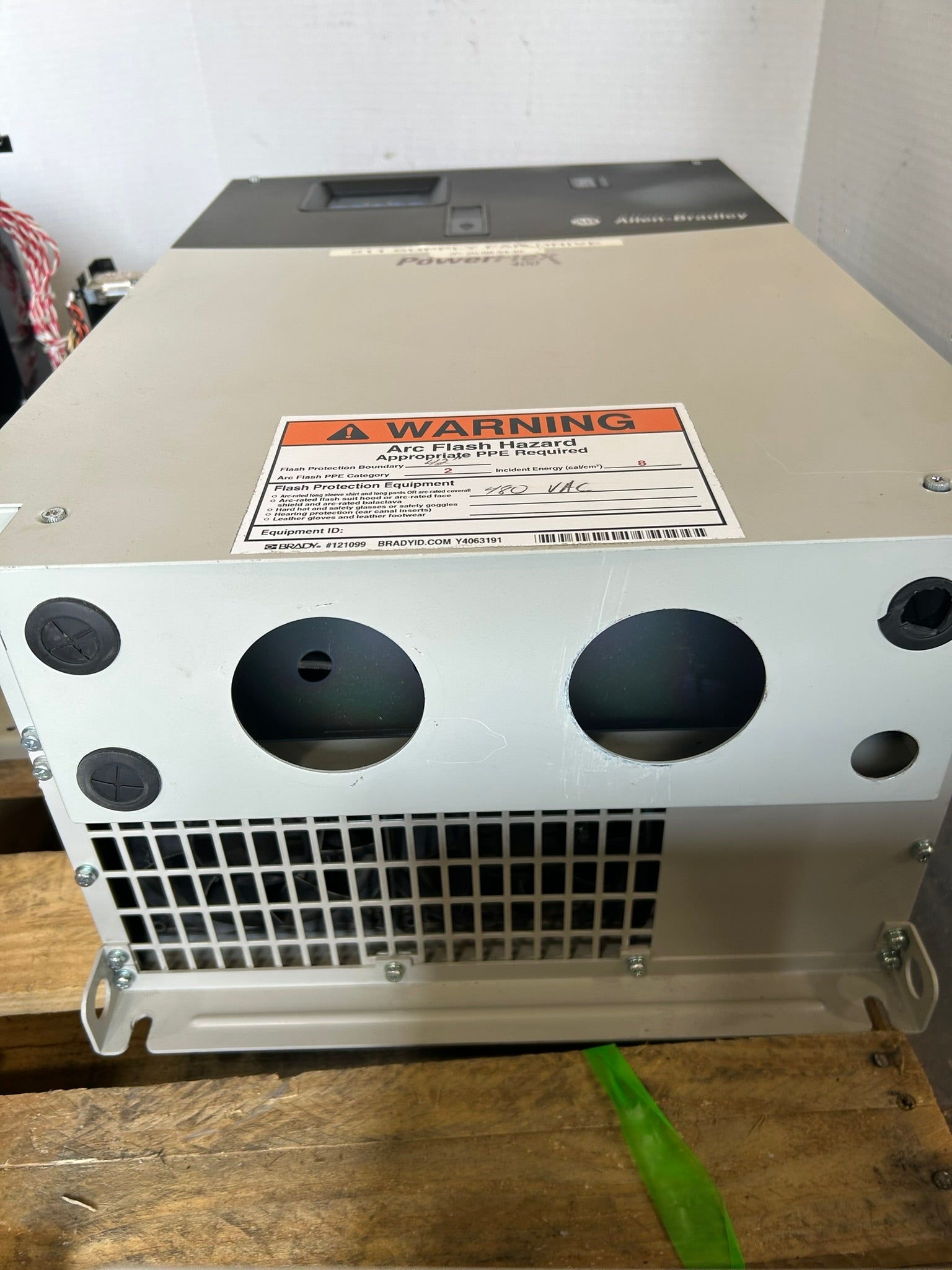 Allen-Bradley 22C-D142A103 PowerFlex 400 AC Drive 75kW/100HP 3PH Series B