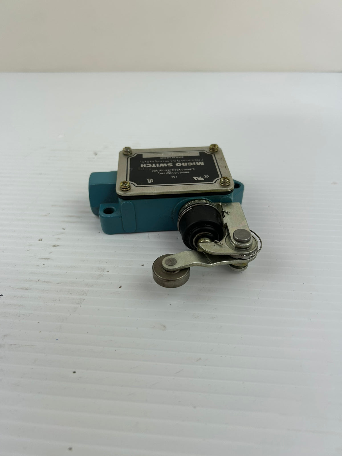 Micro Switch L59 Limit Switch Roller Lever 10A 125/250VAC DTF2-2RN2-LH