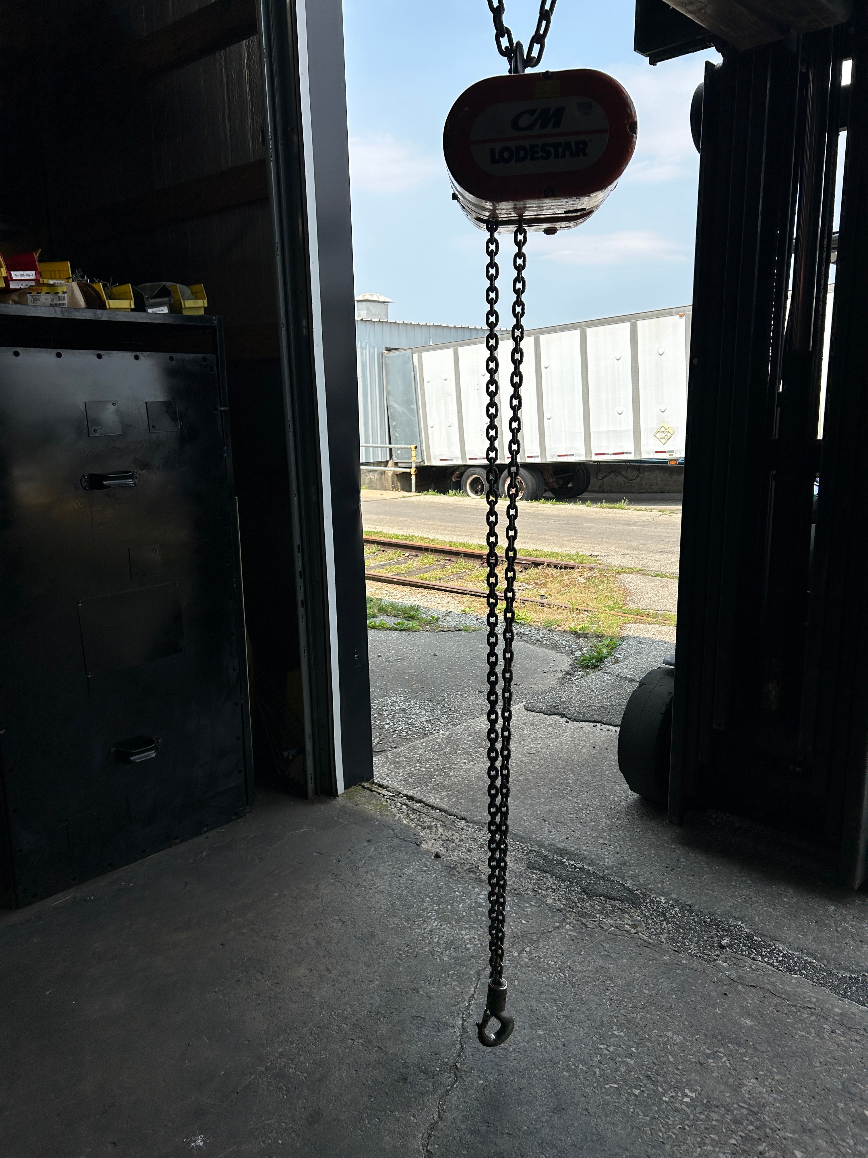 CM Lodestar L2 Chain Hoist 1 Ton 16/5FPM 1/.33HP 2.4/2.5A 1000kg 460V 3PH 60 Hz