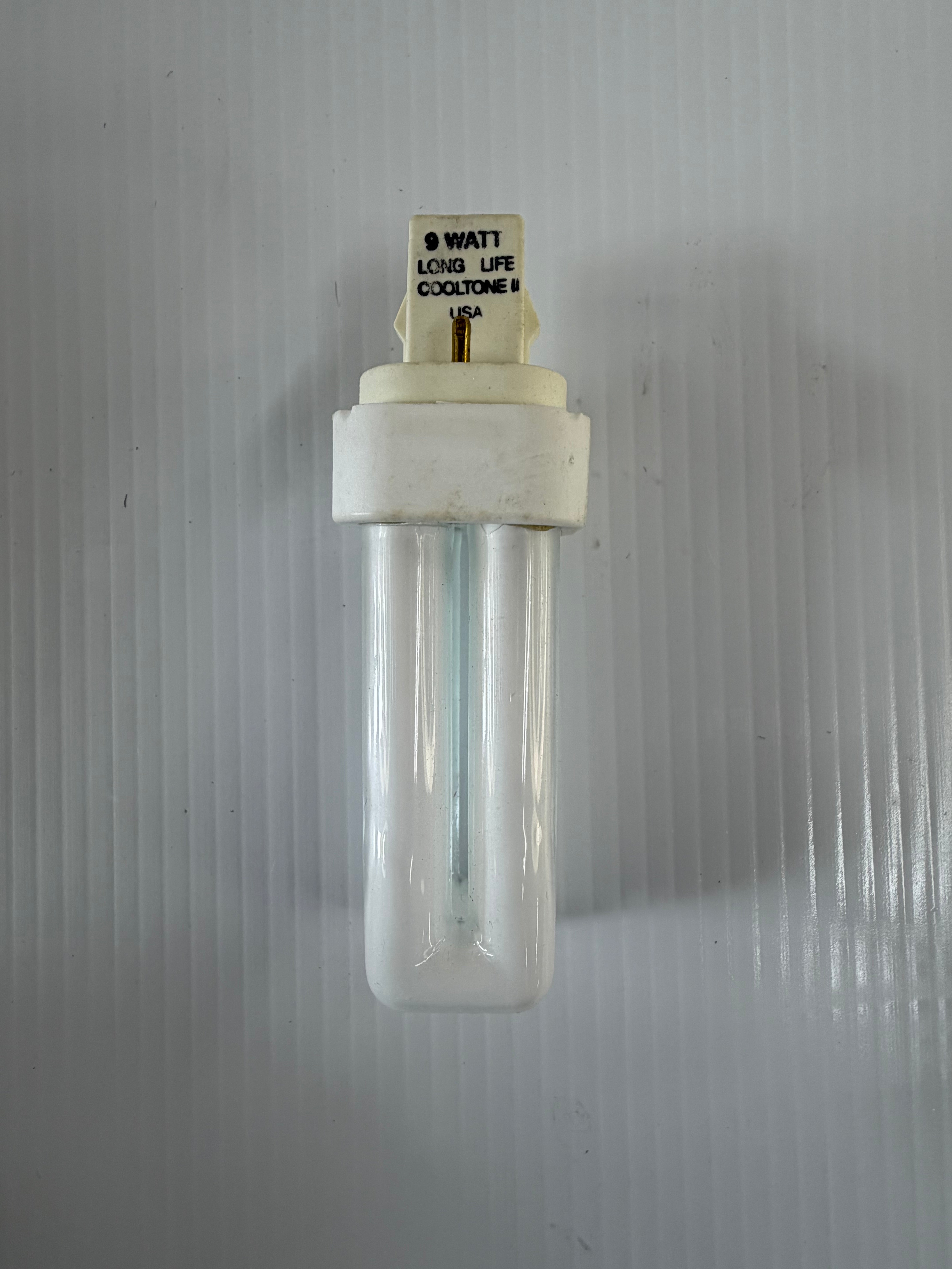 Lot of 4 9 Watt Cooltone Long Life Bulbs