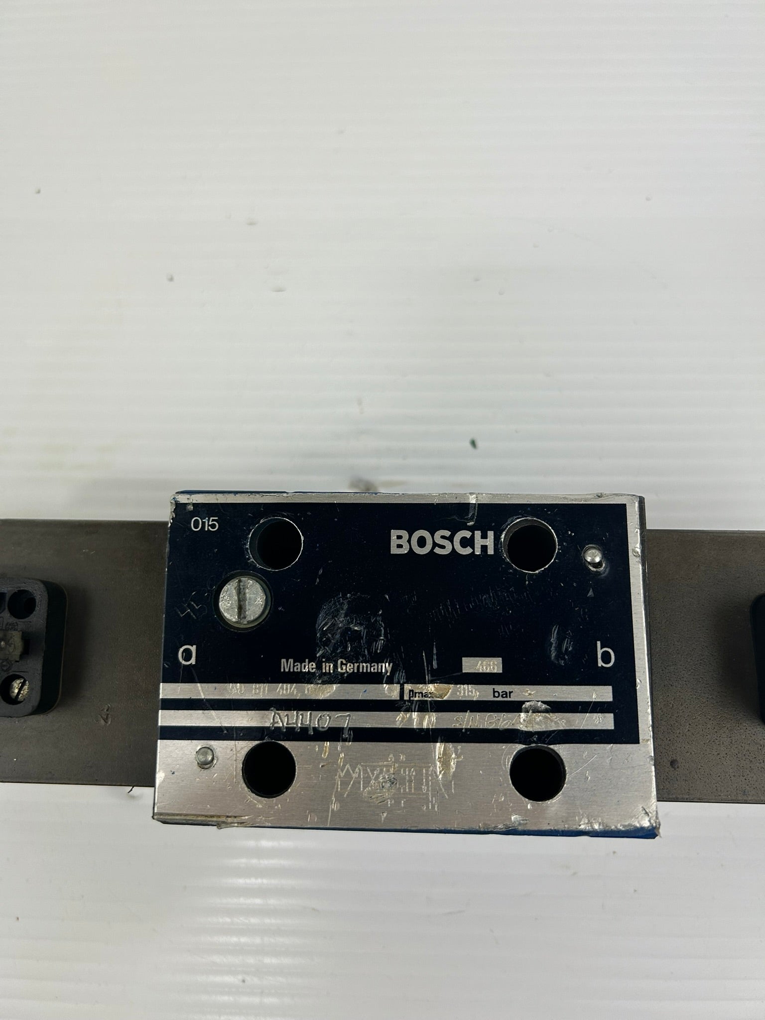 Bosch 0 811 404 001 Directional Hydraulic Solenoid Valve