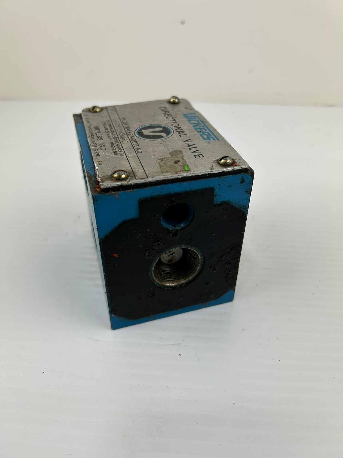 Vickers 879249 DG4S4 012AB60 Directional Valve