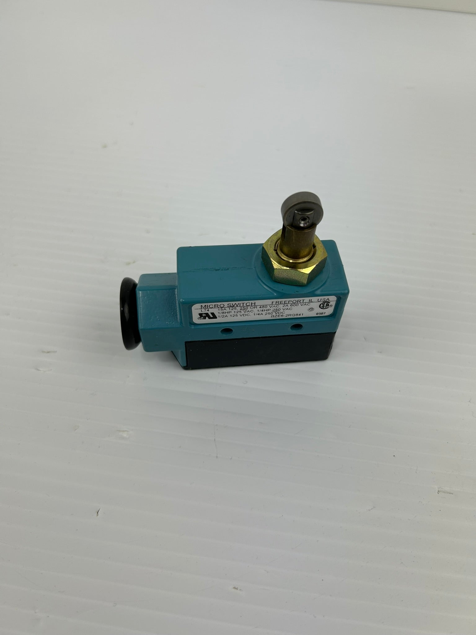 Honeywell BZE6-2RQ841 Micro Limit Switch with Roller
