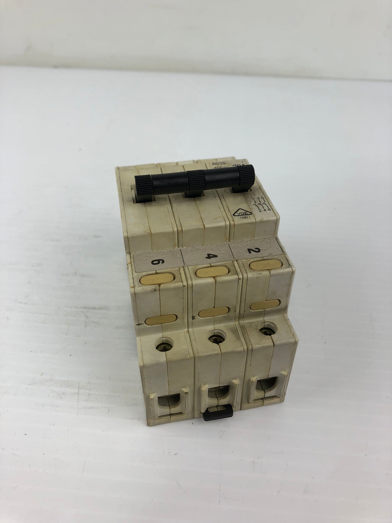 Heinemann AD3S-A8-LI-DN-H-AD Circuit Breaker 3 Pole AD3S-Y11-1 3HAC0870-1