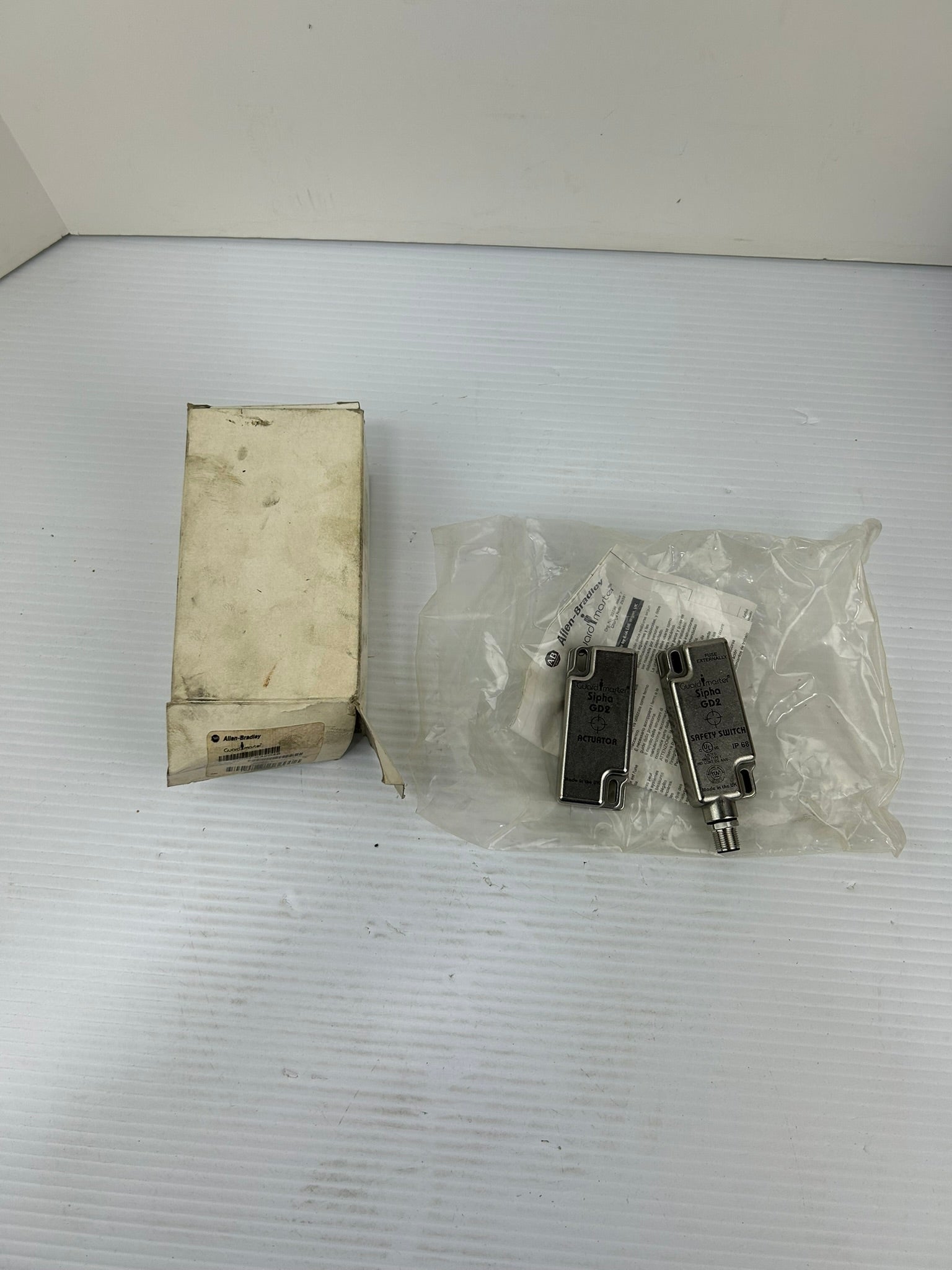 Allen-Bradley 440N-S32046 Guardmaster Sipha Sensors GD2 Safety Switch Series A
