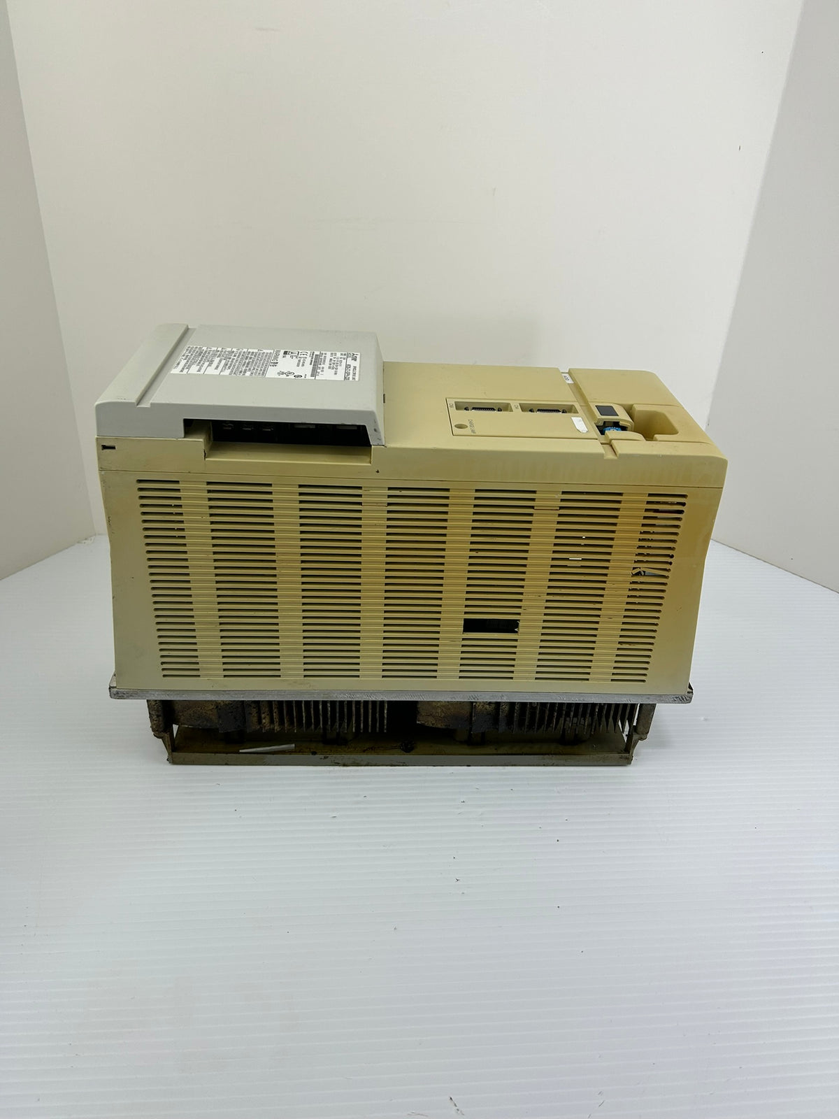 Mitsubishi MDS-C1-SPH-220 Spindle Drive 22kW 200V 3PH CNC Servo - Cracked Case
