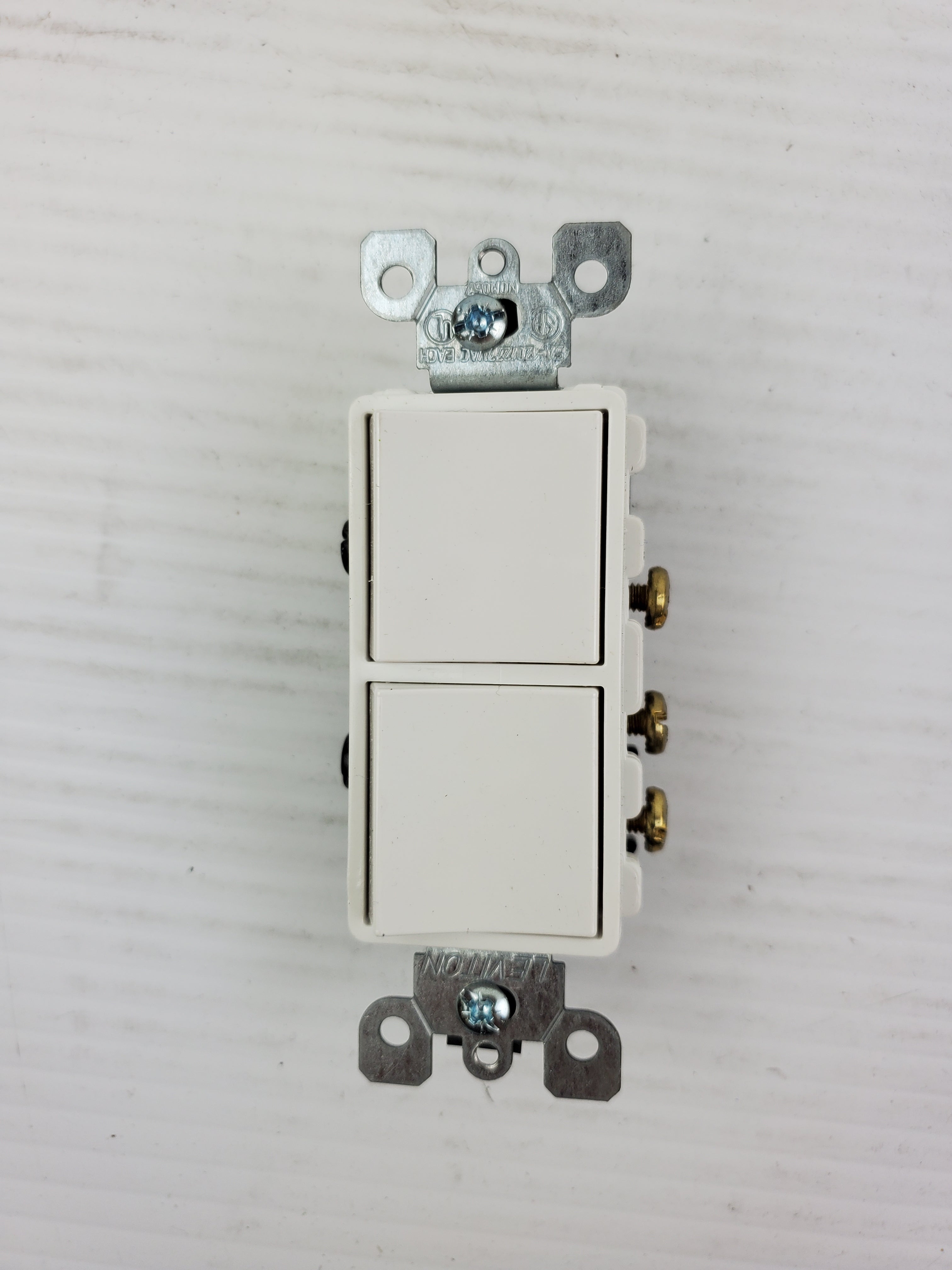 Leviton 5641-W White Combination 2 Switches 1 Single Pole & One 3-Way