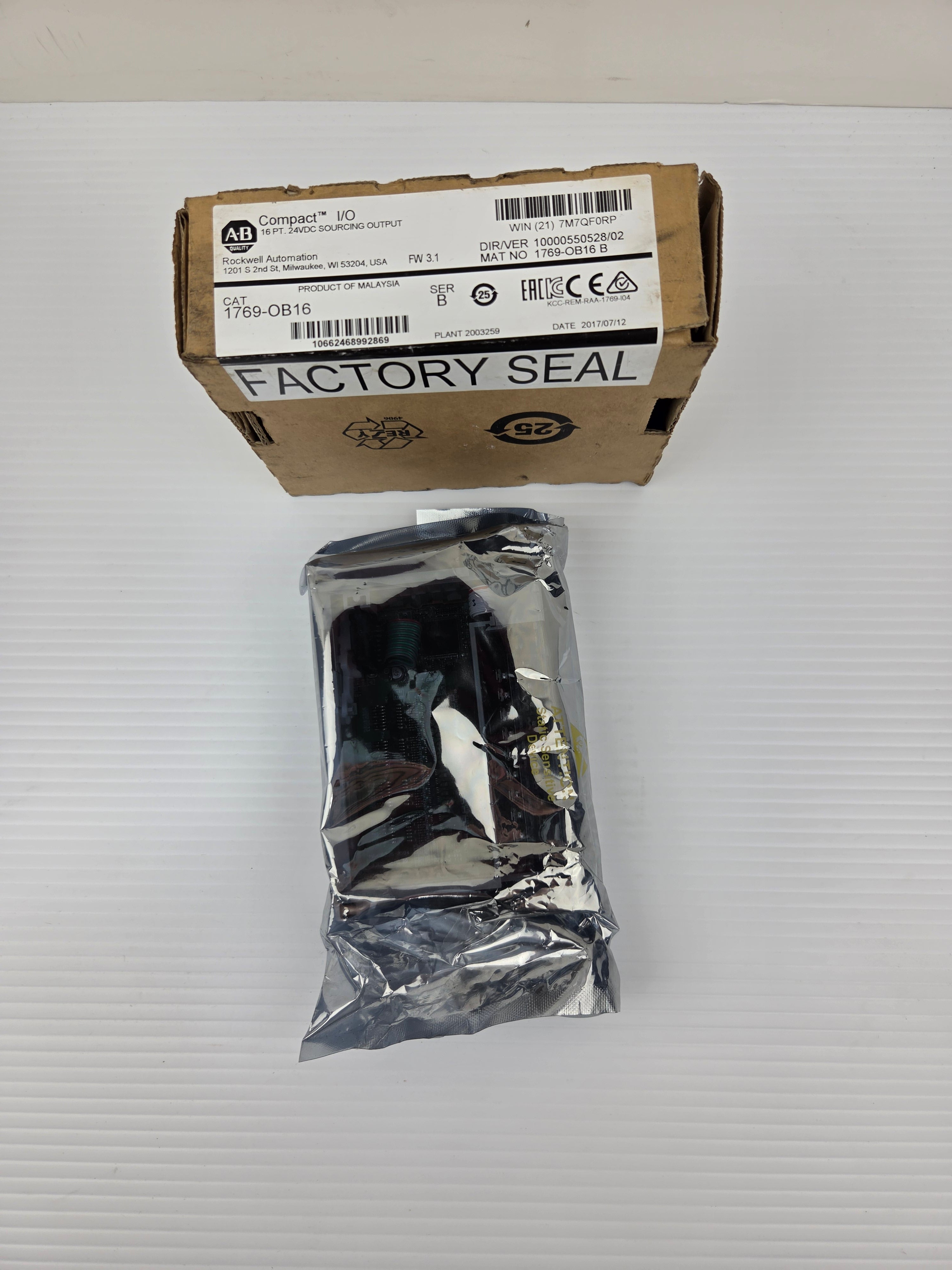 Allen-Bradley 1769-OB16 Compact I/O DC Output 16 Pt 24VDC PLC Module Ser B 3.1FW