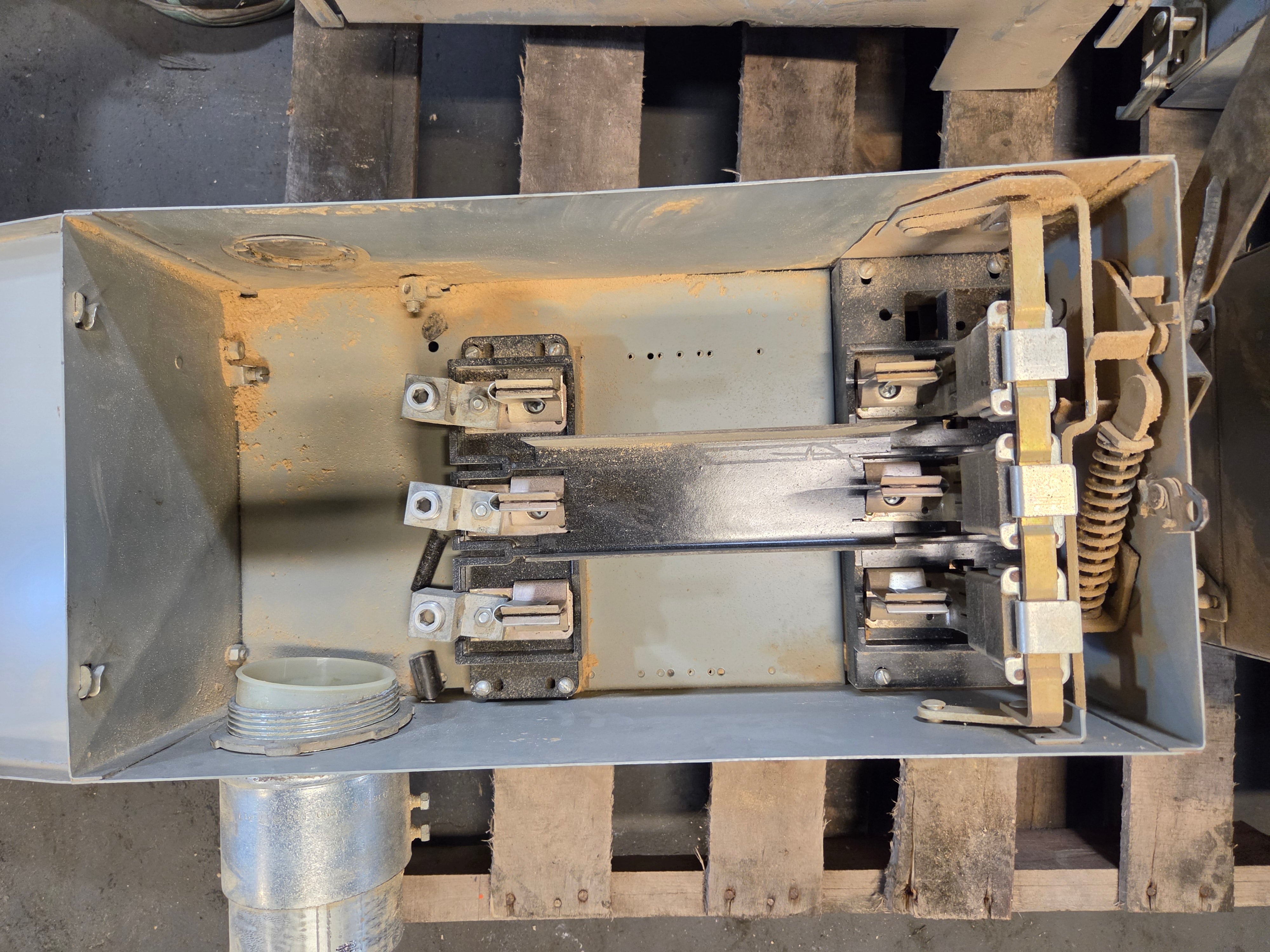 Gould ITE UV364 XL-Universal Bus Plug Fusible Switch 200A 600V Busway 3 Phase