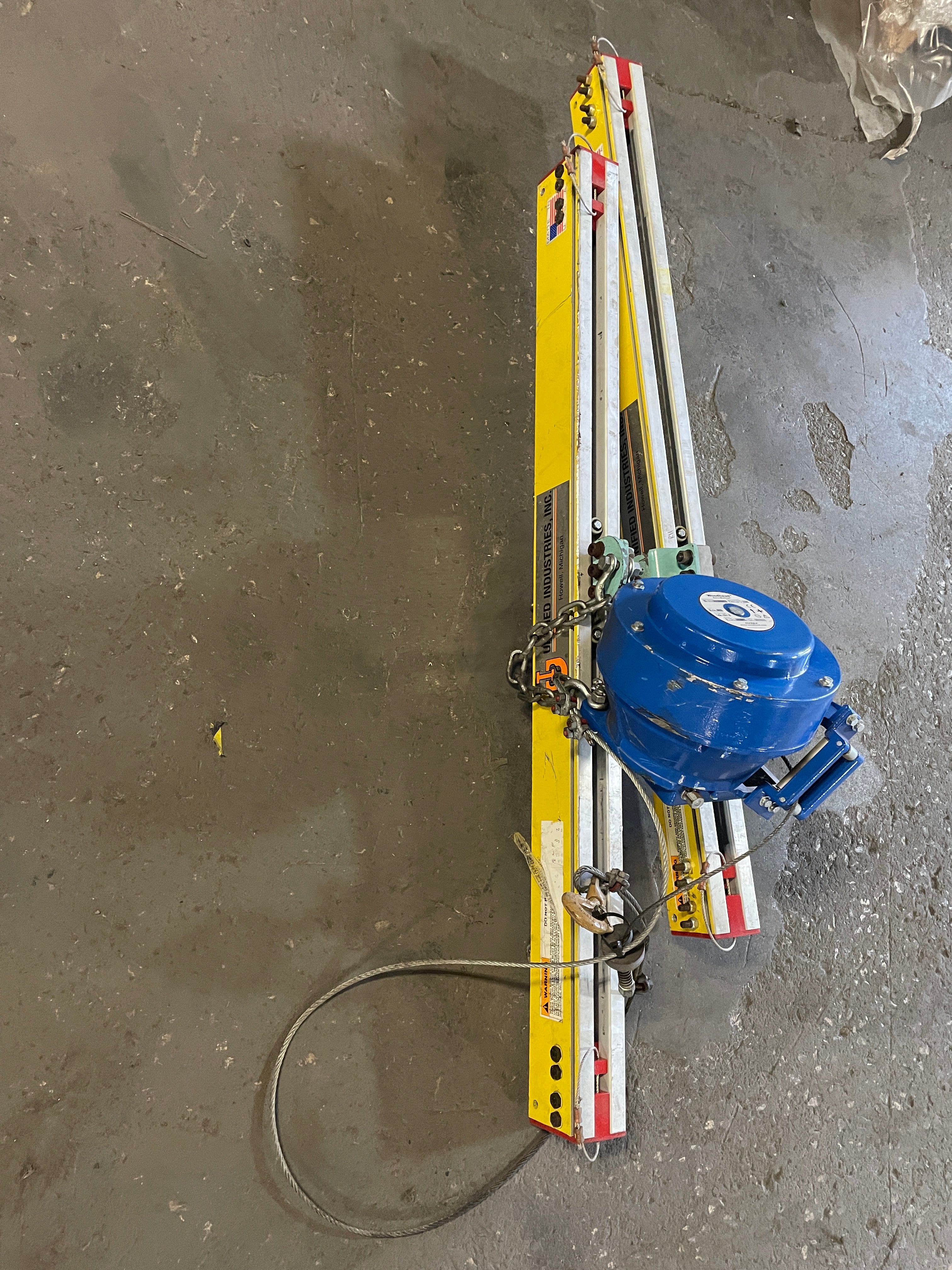 Woodhead 134KA Aero-Motive Molex Balancer with Unified Industries Rail 124-146#