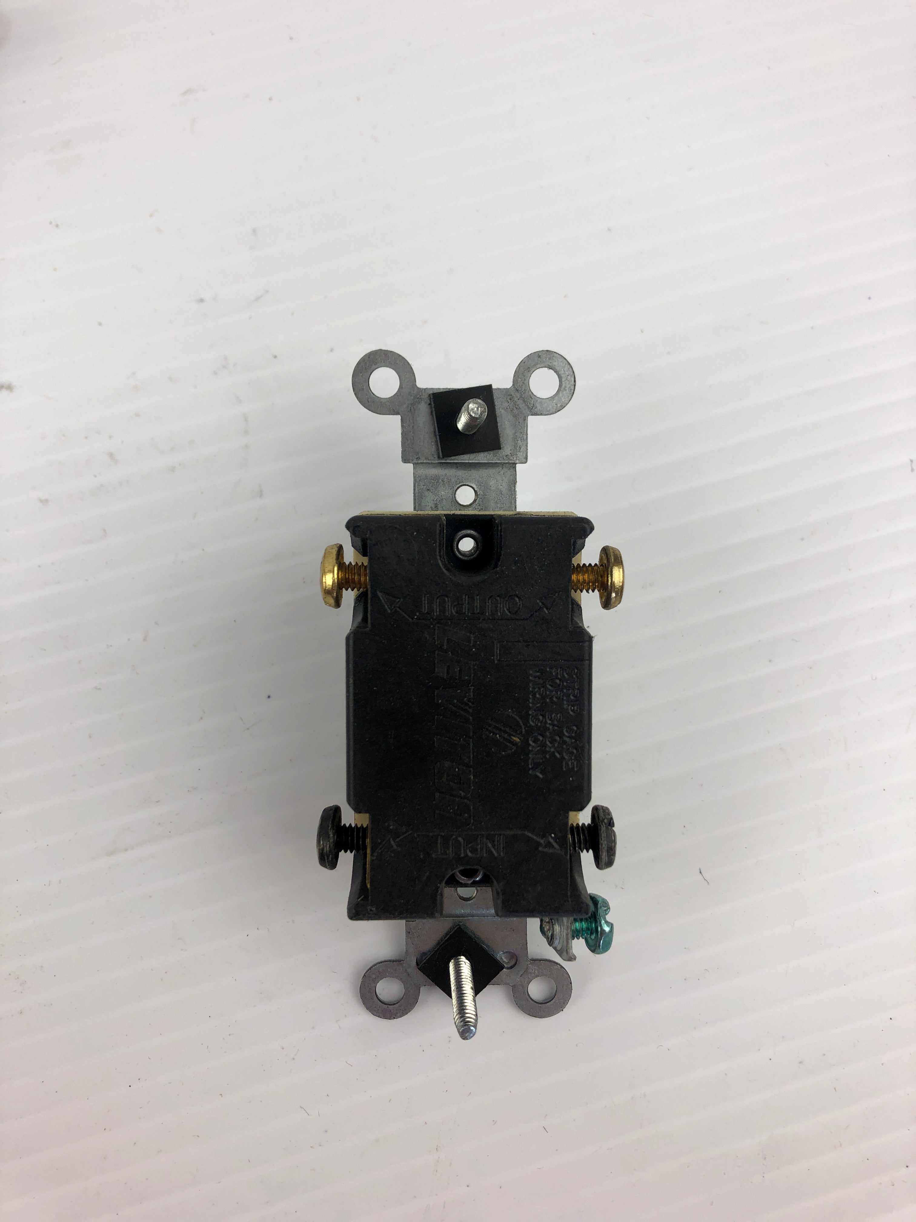 Leviton 1132E1 Ivory and Black Outlet Switch - Lot of 7
