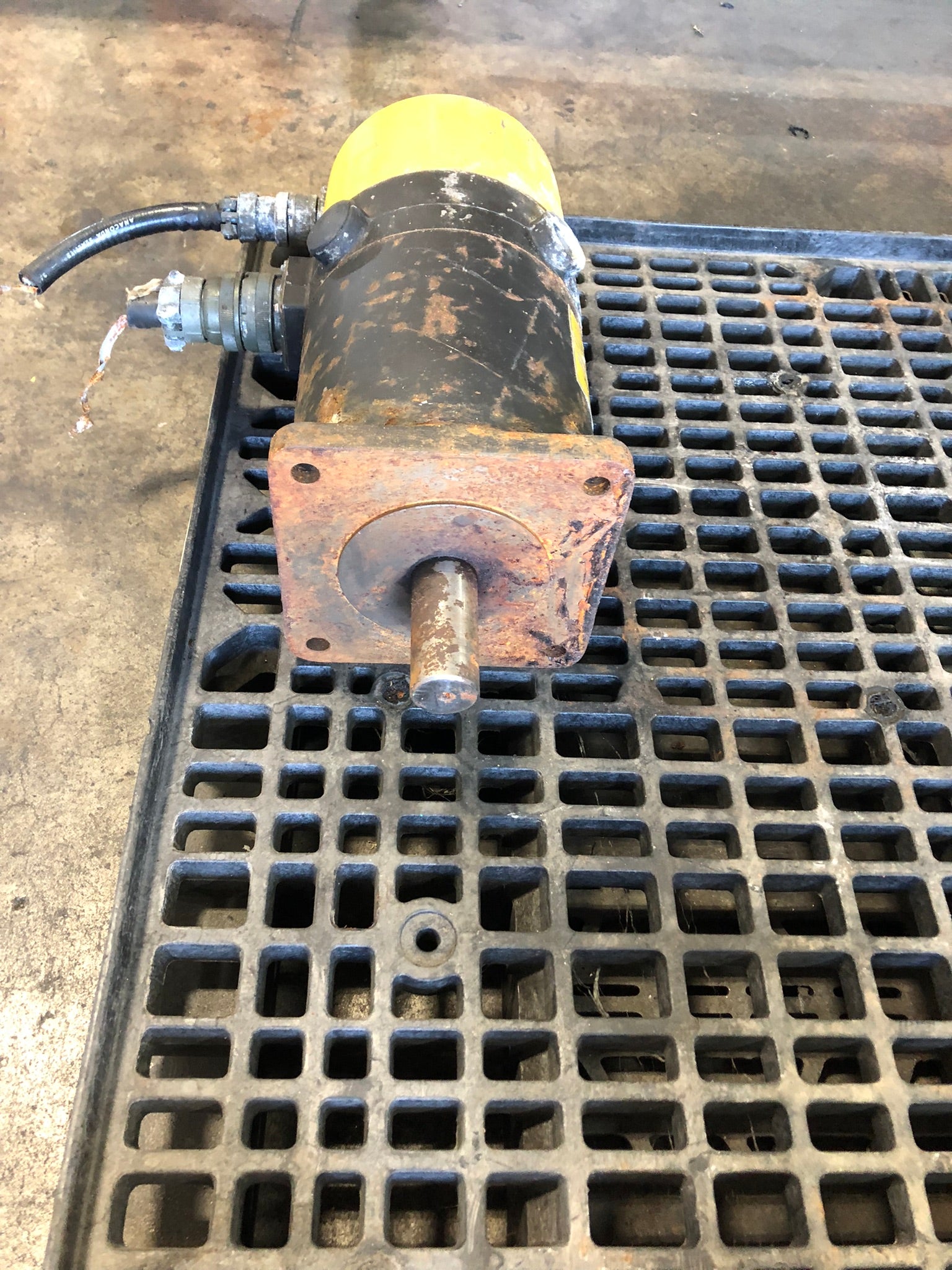 Fanuc A06B-0651-B0xx#0008 (2000M) DC Servo Motor Model 10 1500 RPM 12A
