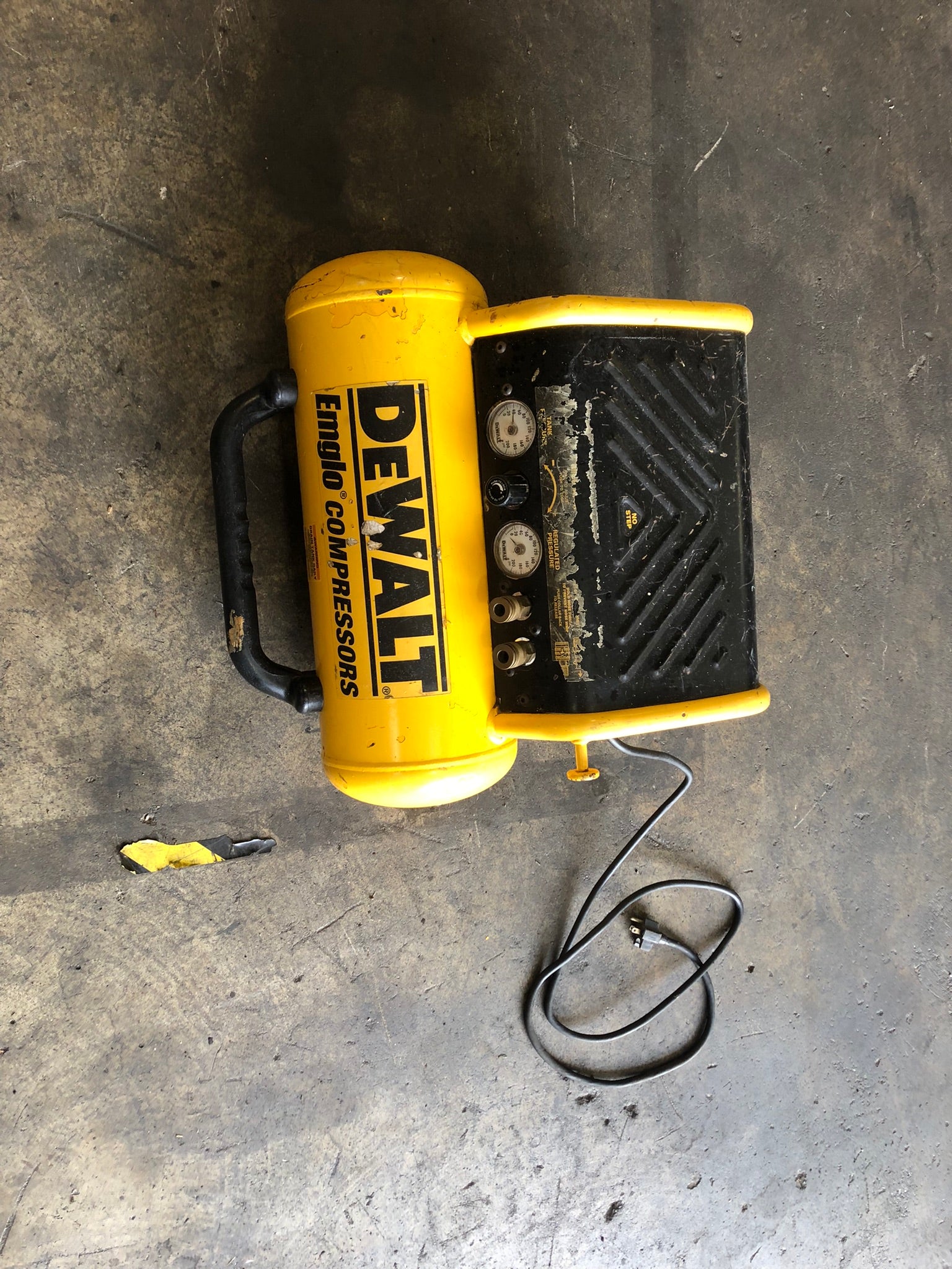 DeWalt D55155 Air Compressor Hot Dog Hand Carry Emglo Electric 4 Gal