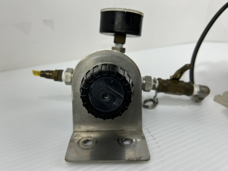 Sandpiper PB½-A Double Diaphragm Pump Wilkerson R16-03-000A Pressure Regulator