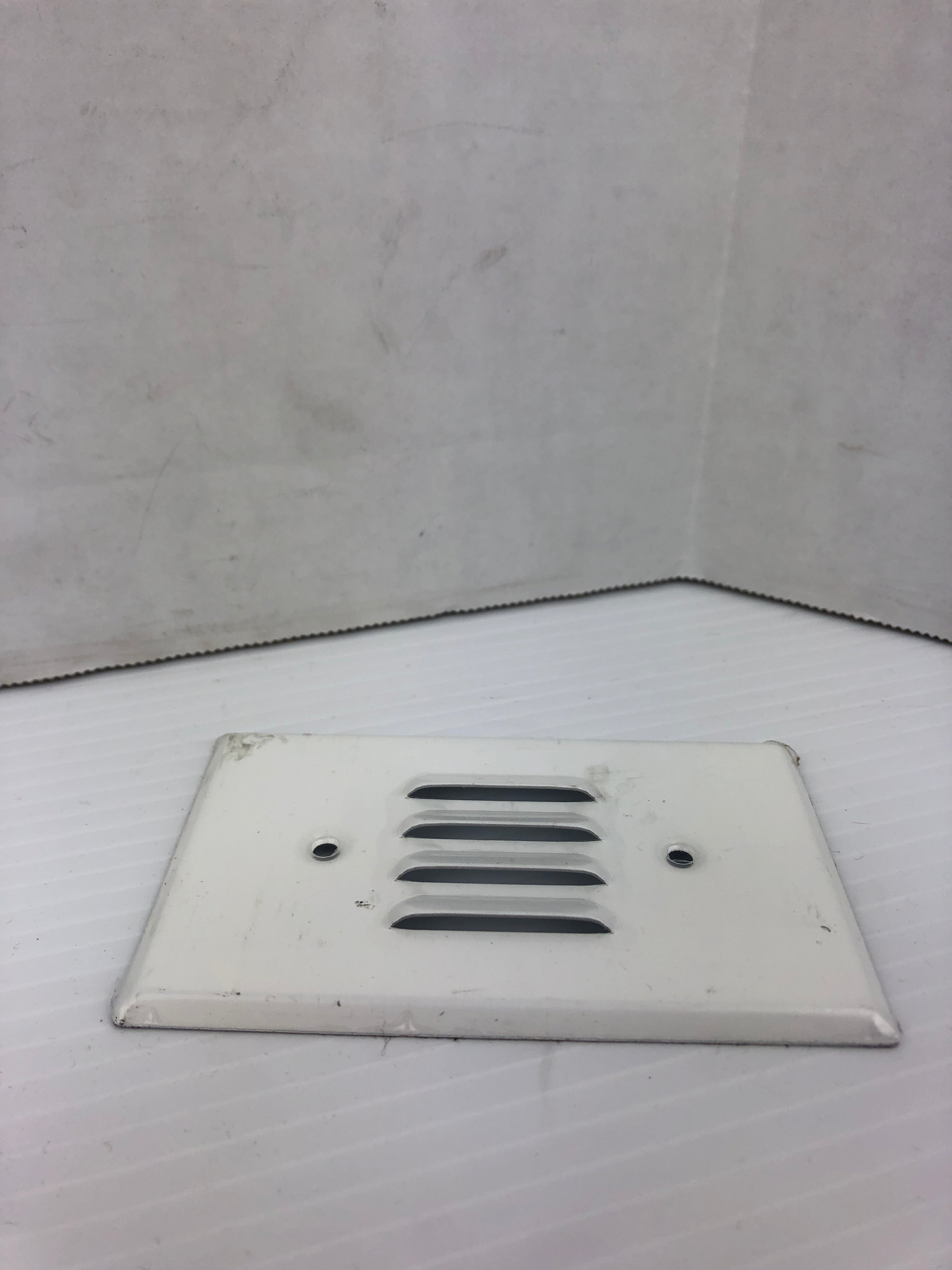 Leviton 001-88079 White One Gang Wall Plate P760-W - Lot of 8