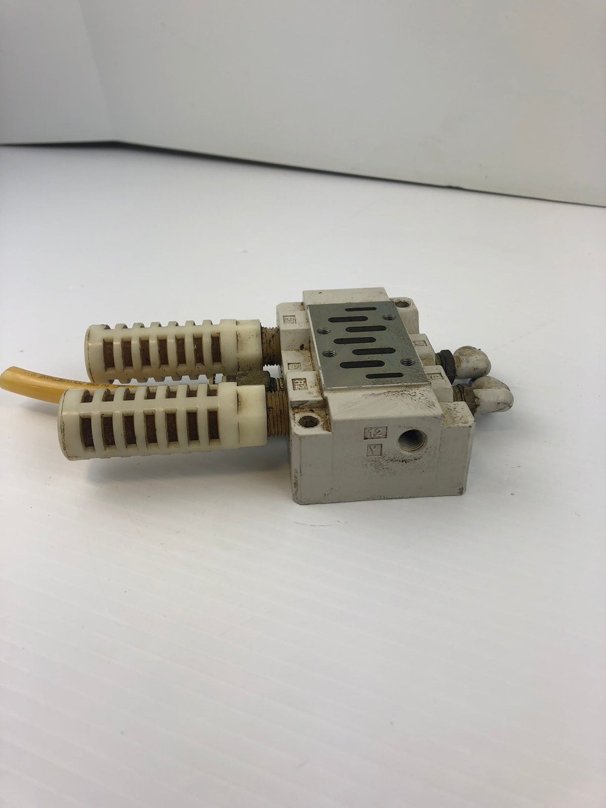 SMC Valve Block Manifold with AN300 Pneumatic Muffler Silencers