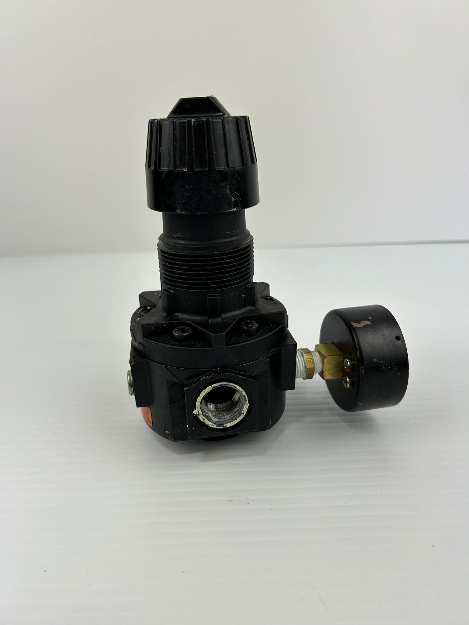 Wilkerson R26-04-000 Pneumatic Regulator 300 PSIG Max. 0-100 PSI
