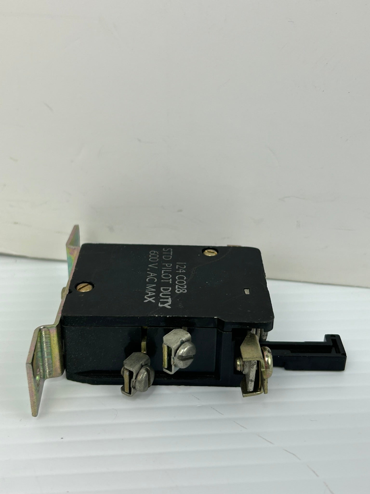 General Electric CR124 Overload Relay 124 C028 Series A 600VAC