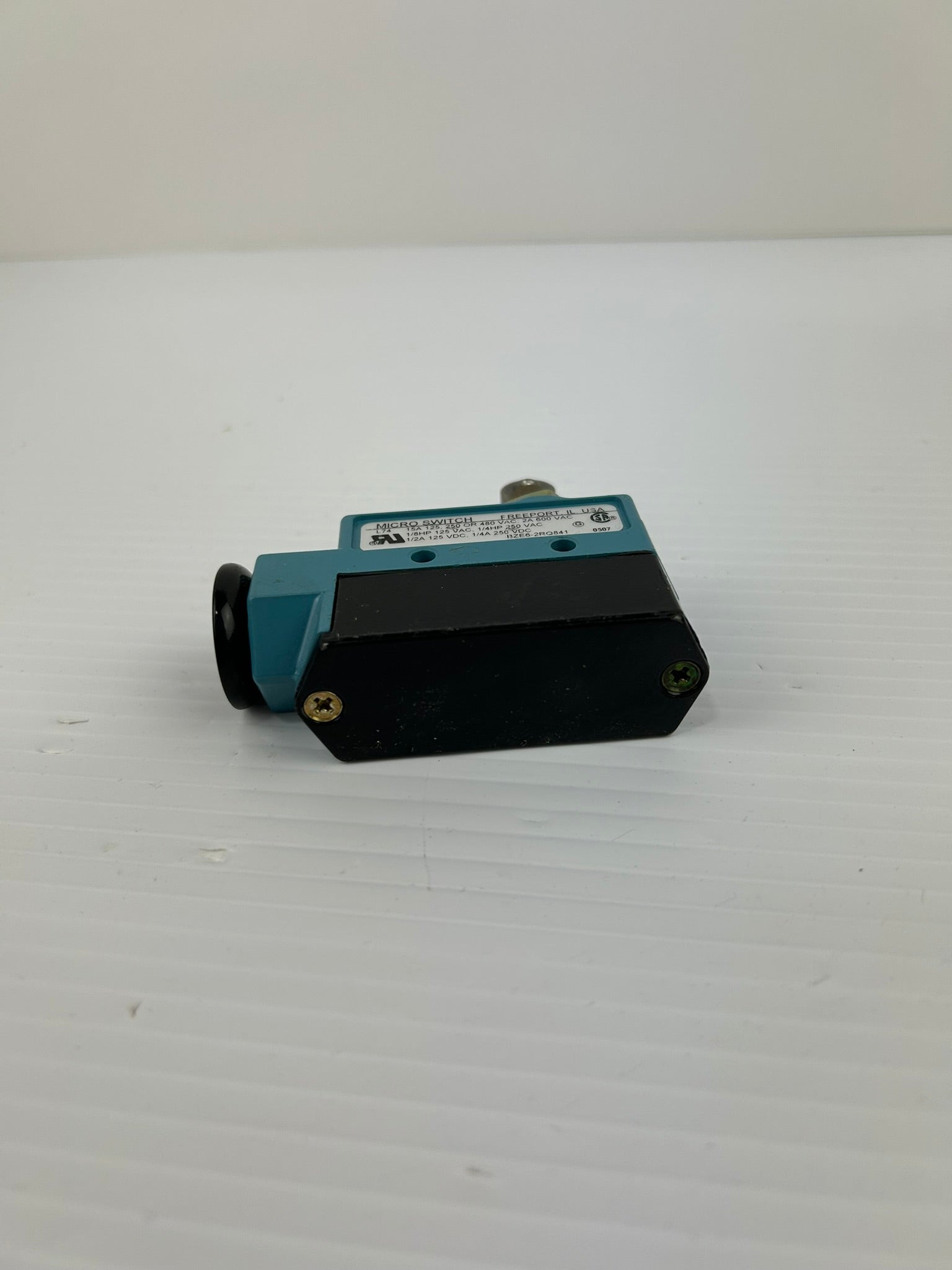 Honeywell BZE6-2RQ841 Micro Limit Switch with Roller