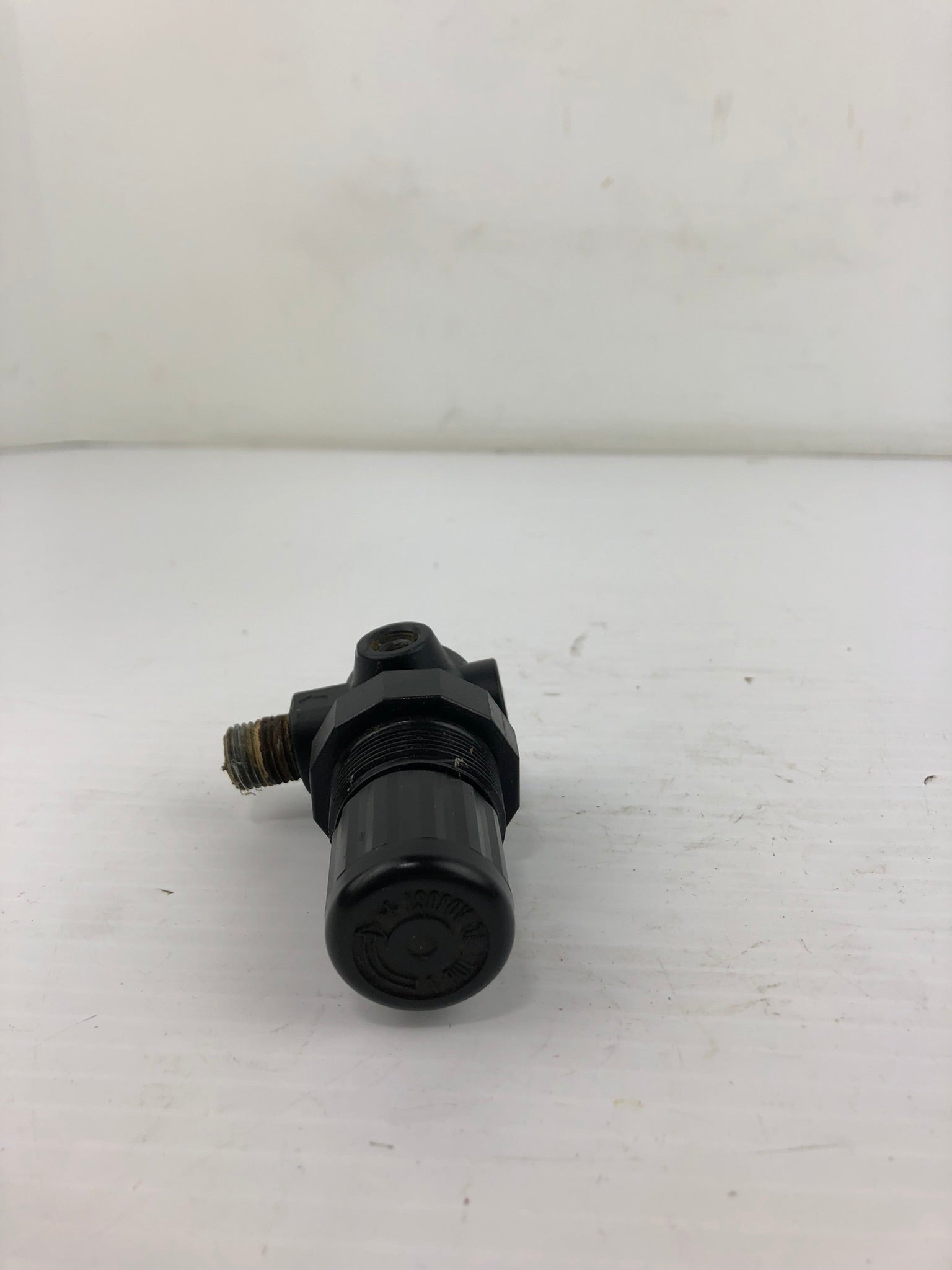 Norgren R07-200-RGKA Compressed Air Regulator and Gauge 18-013-212