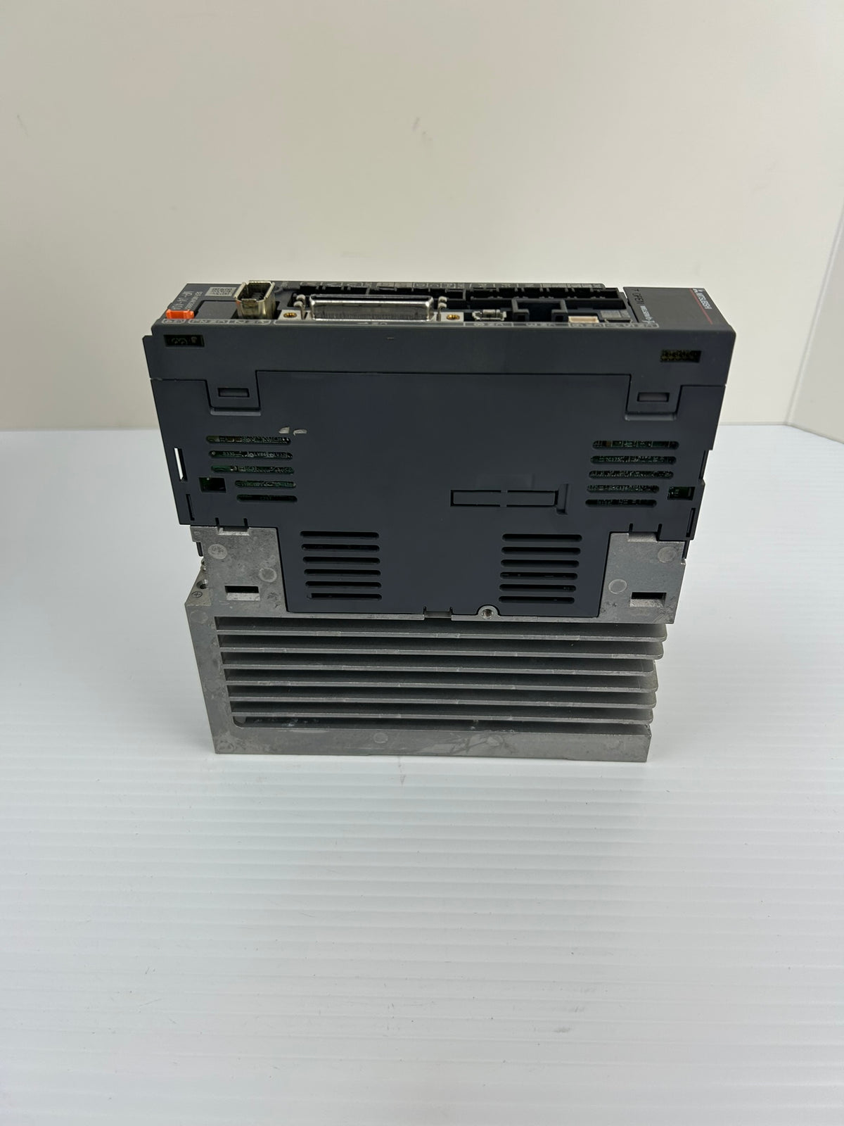 Mitsubishi MR-J4-40A MELSERVO-J4 400W AC Servo Drive Amplifier 200-240V