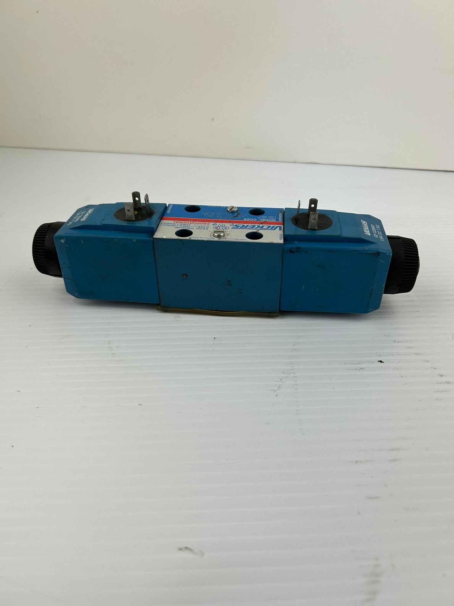 Vickers KDG4V 3 2C20N Z M U H7 60 Directional Control Valve 02-123993