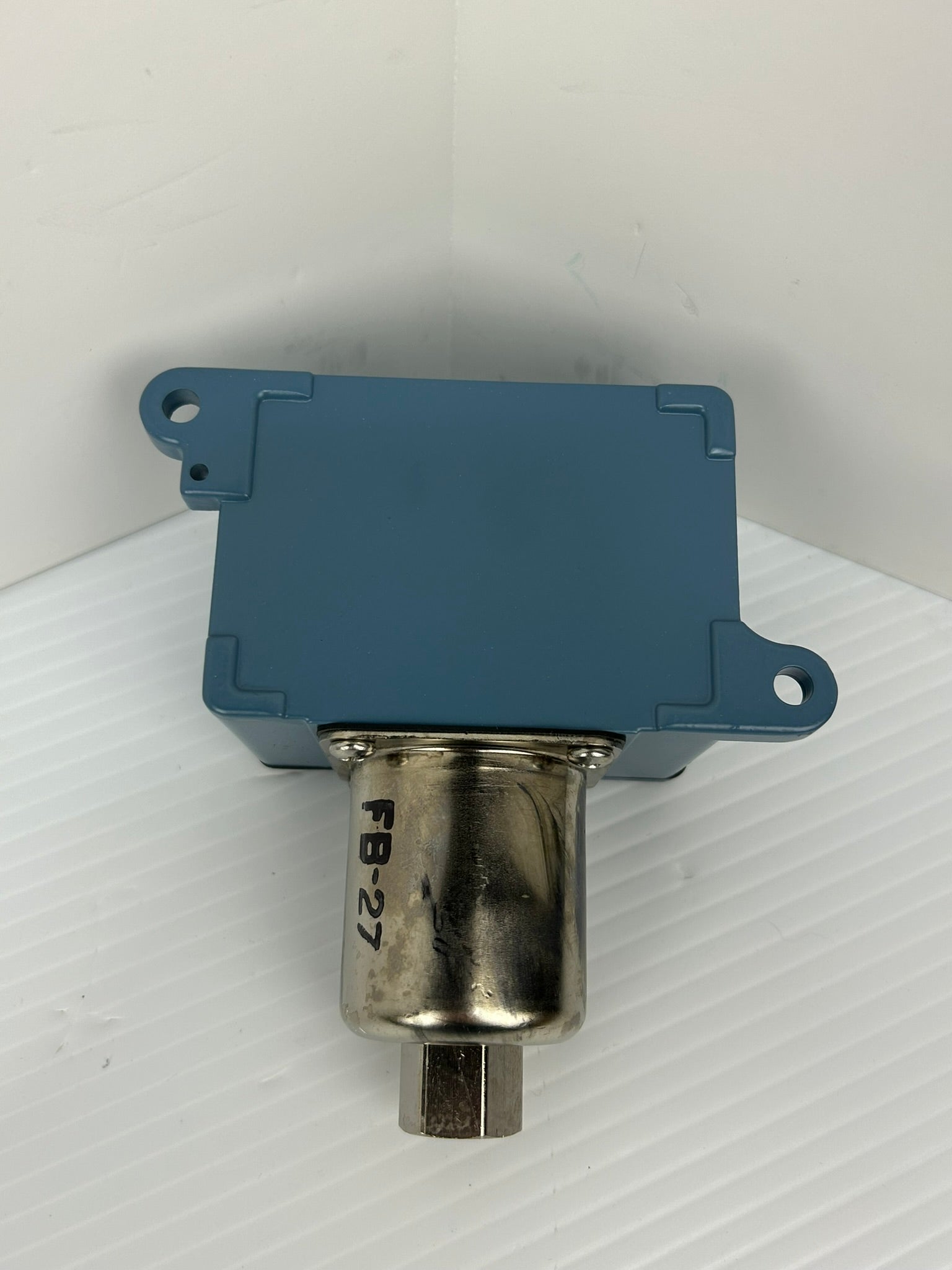 United Electric Controls J6-152 Pressure Switch 0-50PSI 0-3.4bar