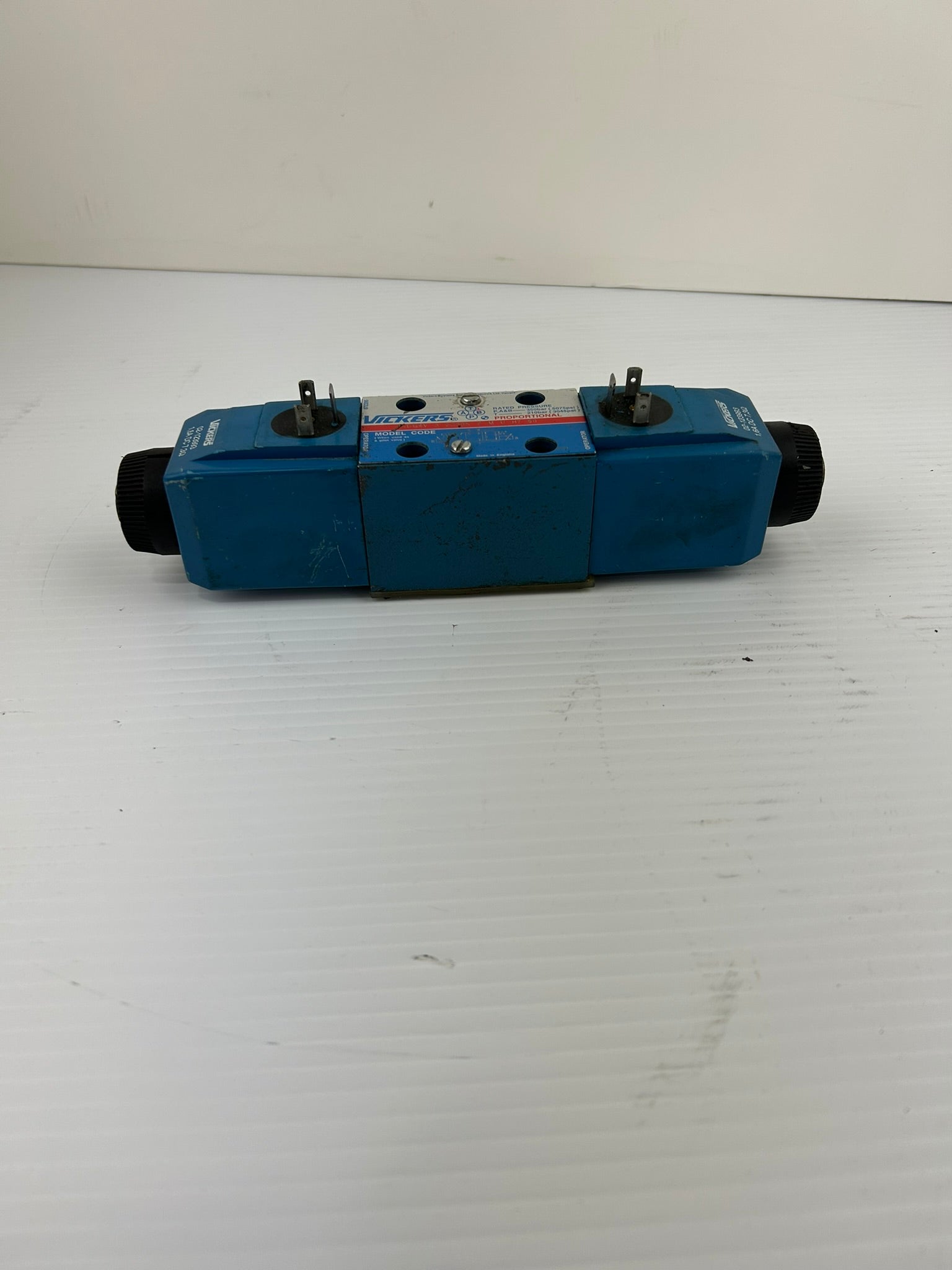 Vickers KDG4V 3 2C20N Z M U H7 60 Directional Control Valve 02-123993