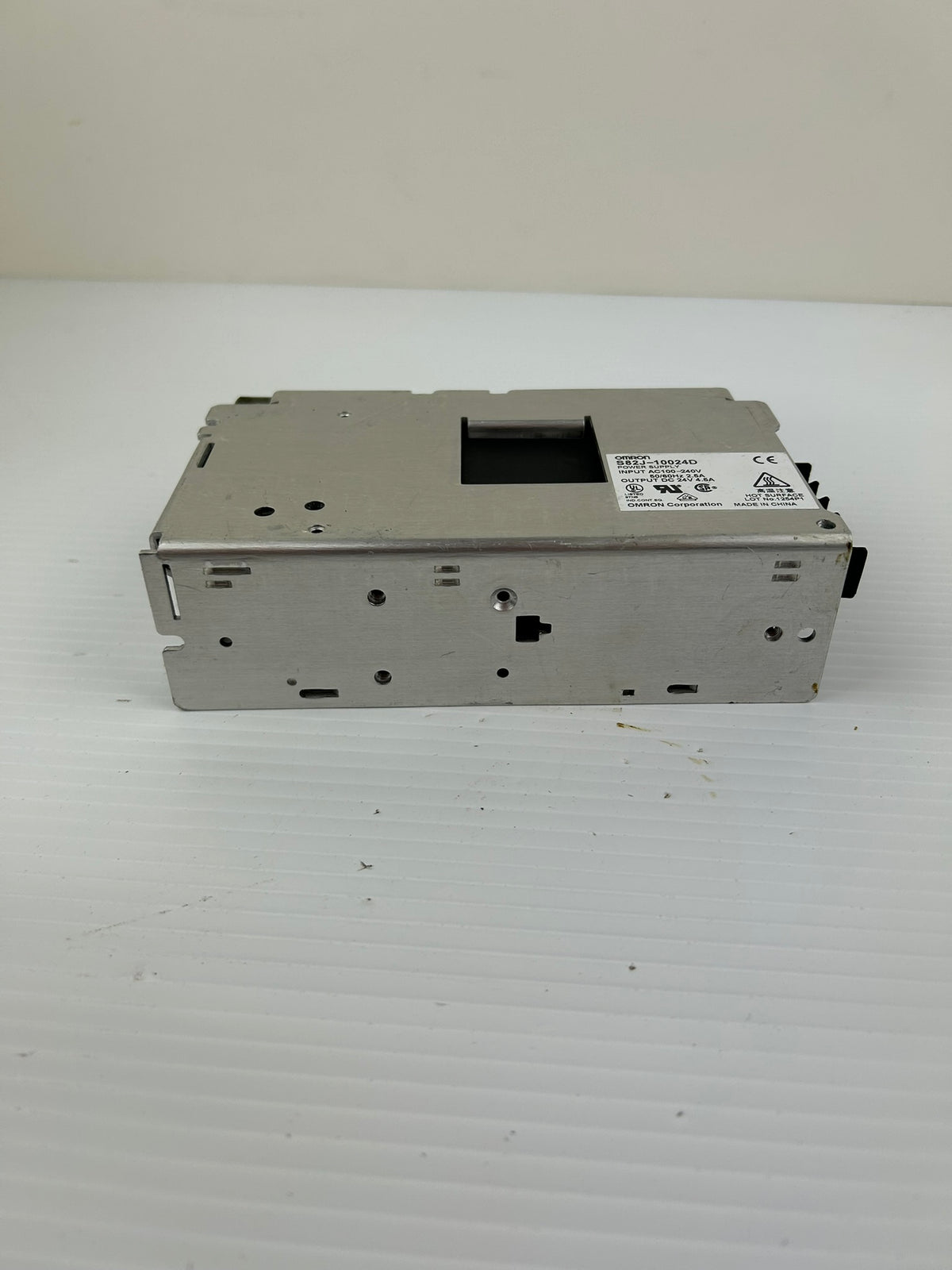 Omron S82J-10024D 100W Power Supply 24VDC 4.5A AC100-240V S82J10024D