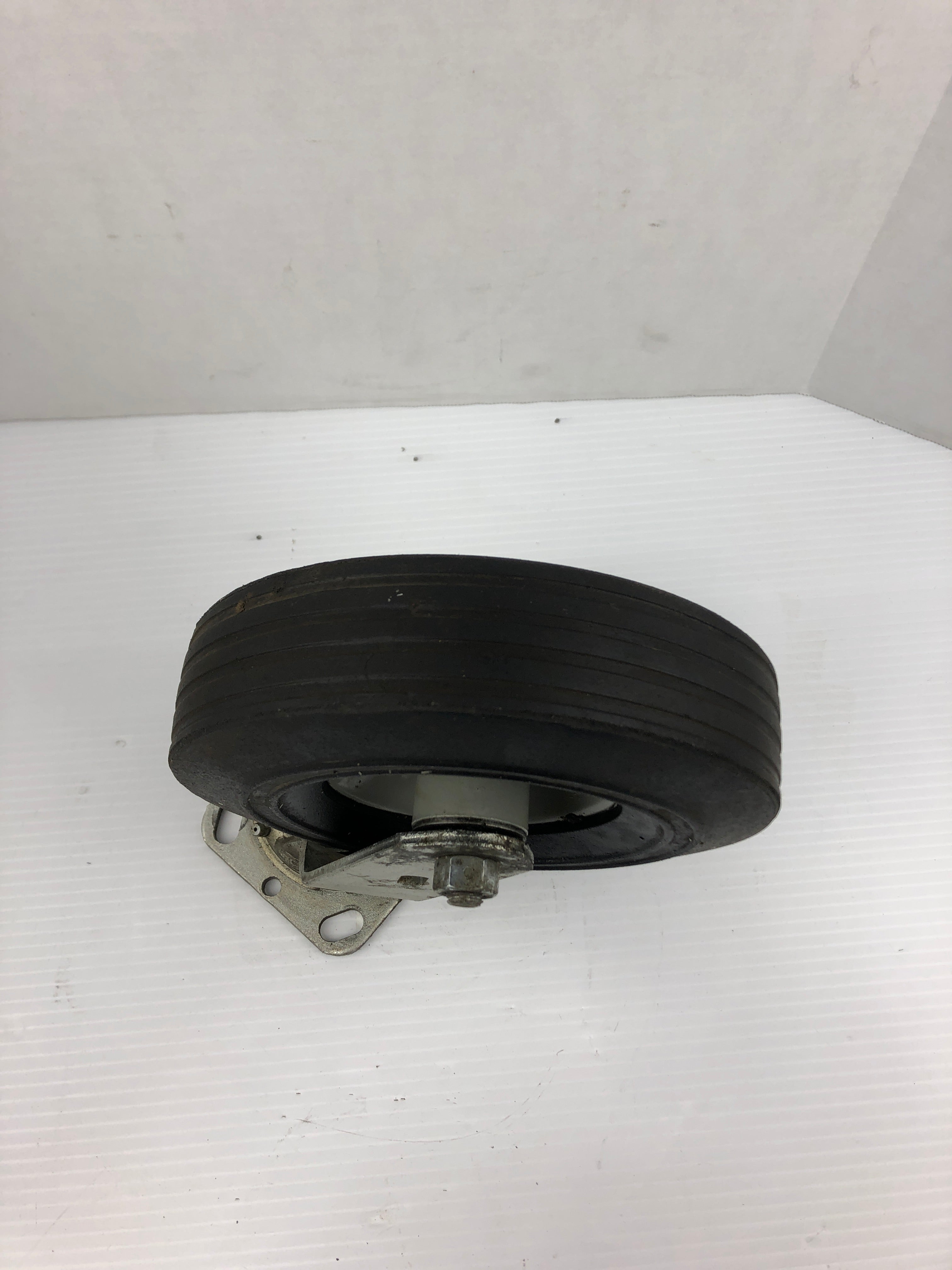 8" Caster Wheel with Swivel Bracket 1NWY9 Flat-Free Solid Rubber