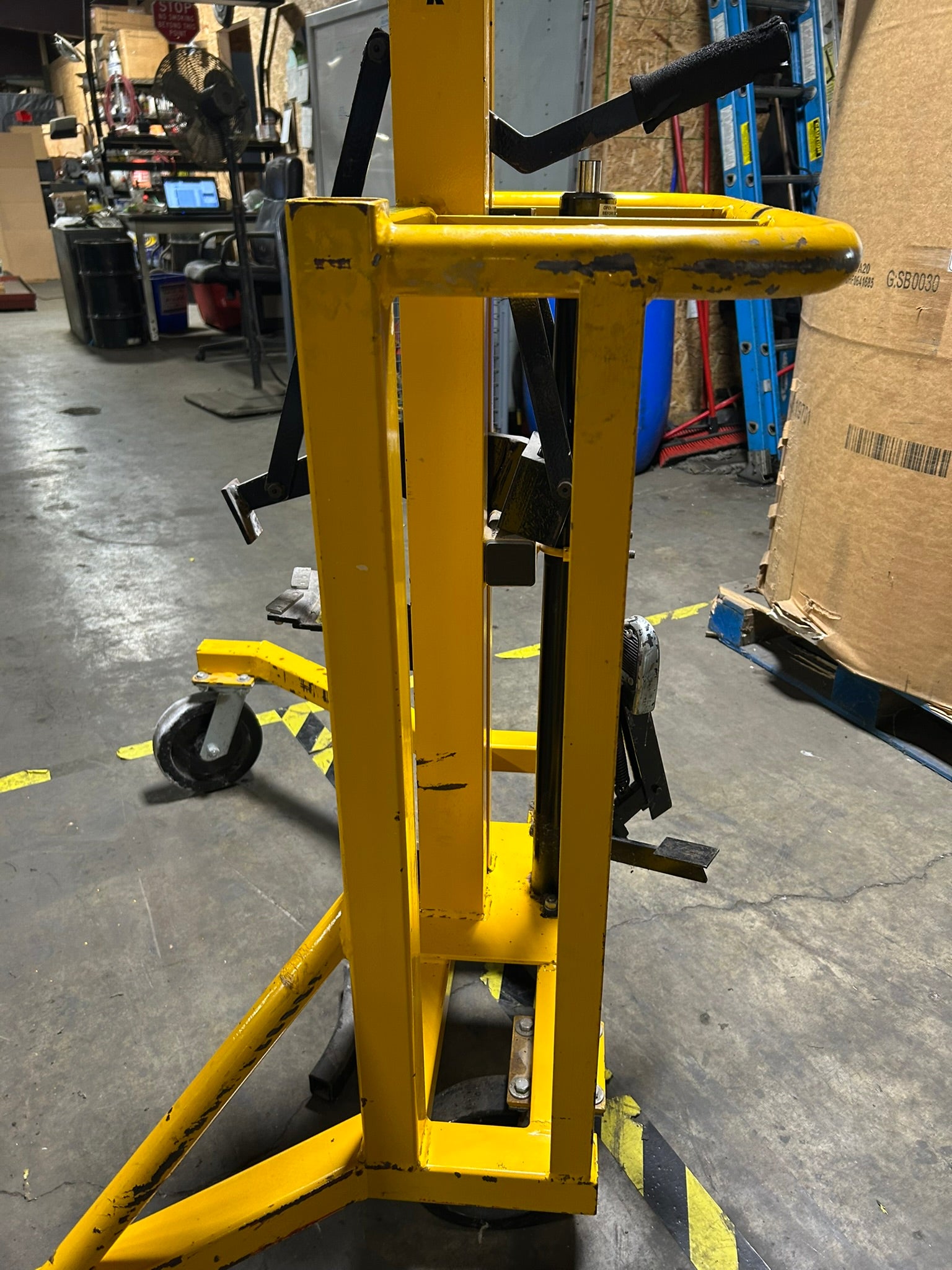 Drum Runner Material Handling Co 4500P Drum Dolly Lift Capacity 1500 Lbs.