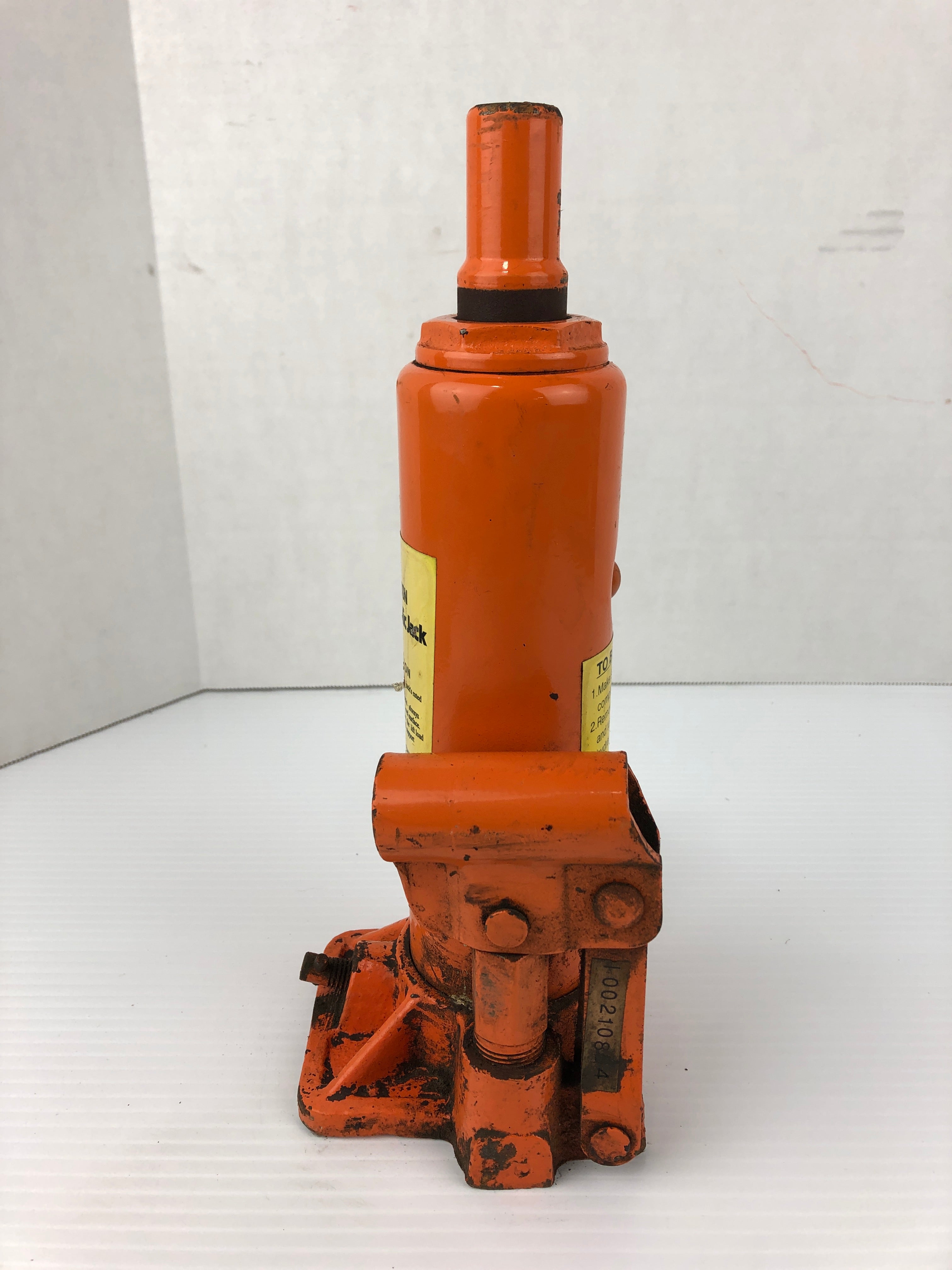 Hydraulic Bottle Jack 3 Ton 8-1/4" Extended x 1-5/8" Collapsed