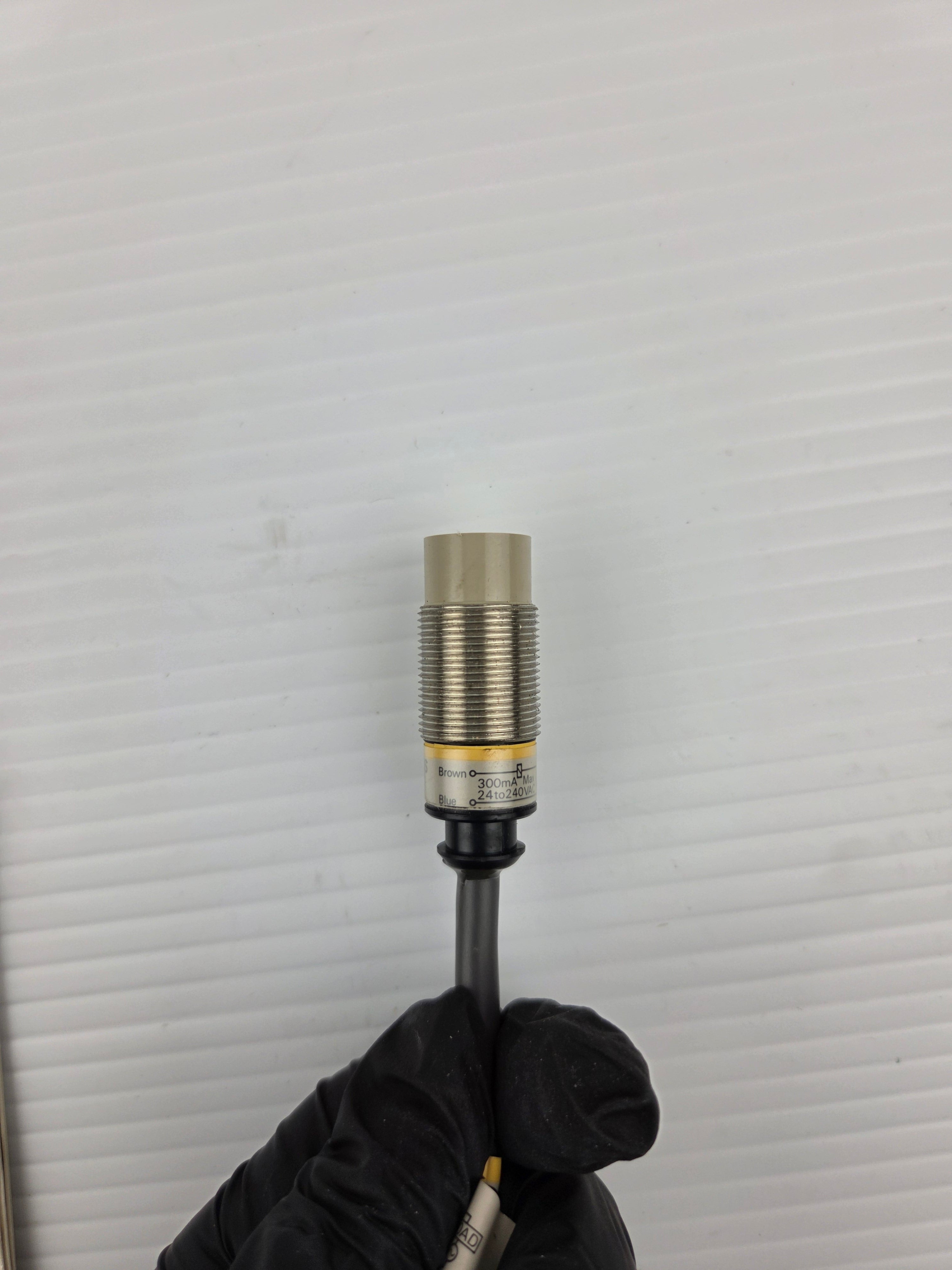 Omron E2E-X10MY1-US Inductive Proximity Sensor 10mm 20-264VAC M18