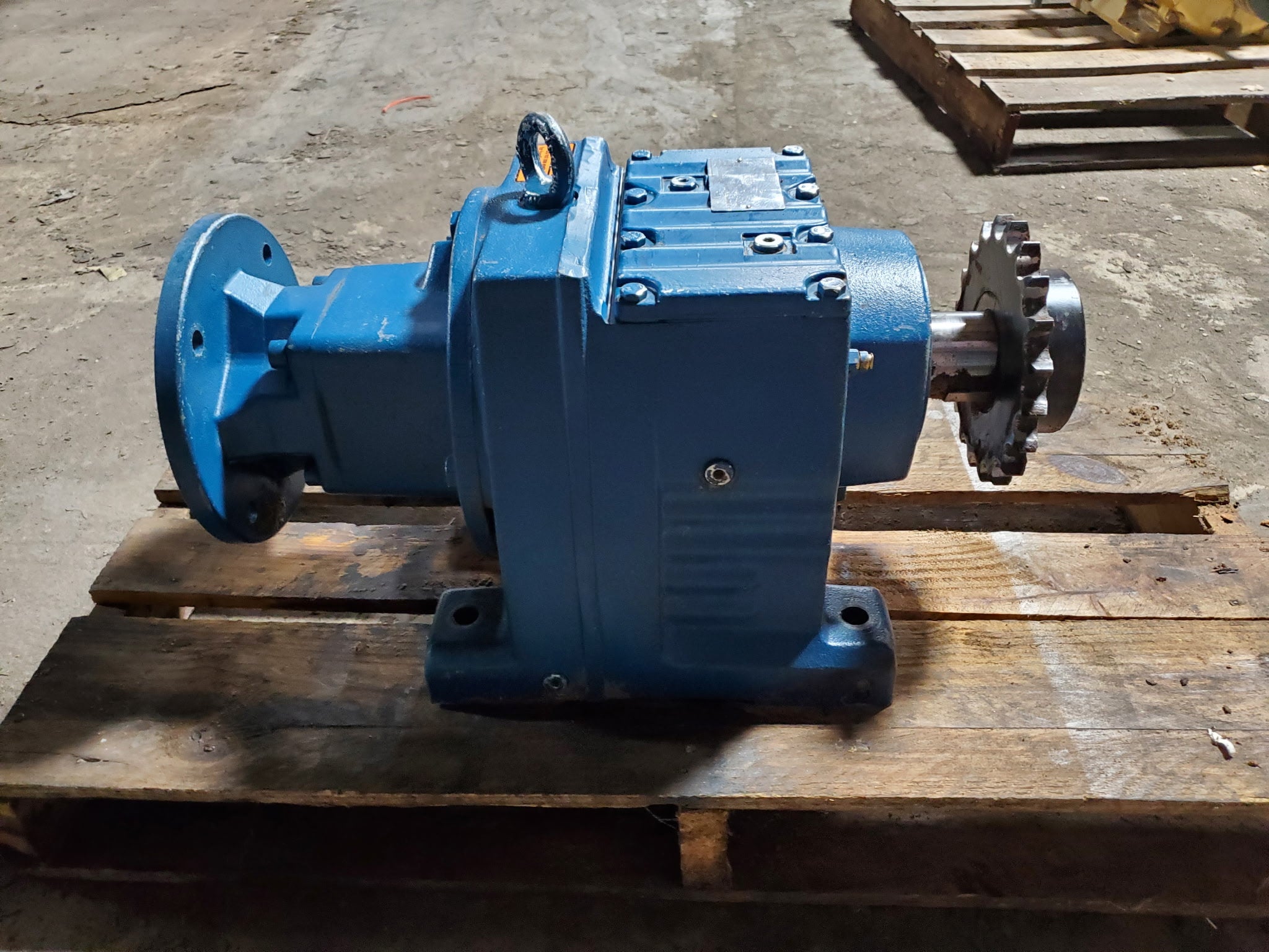 SEW Eurodrive R87AM213/215 Helical Gear Reducer Gearbox 27.84:1 63 RPM