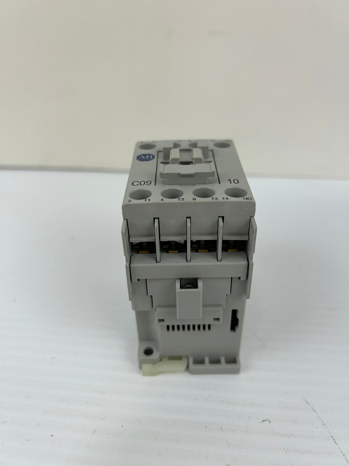 Allen-Bradley 100-C09J10 Series A Contactor 24V 60Hz 3 Pole 9A 1NO Bulletin 100