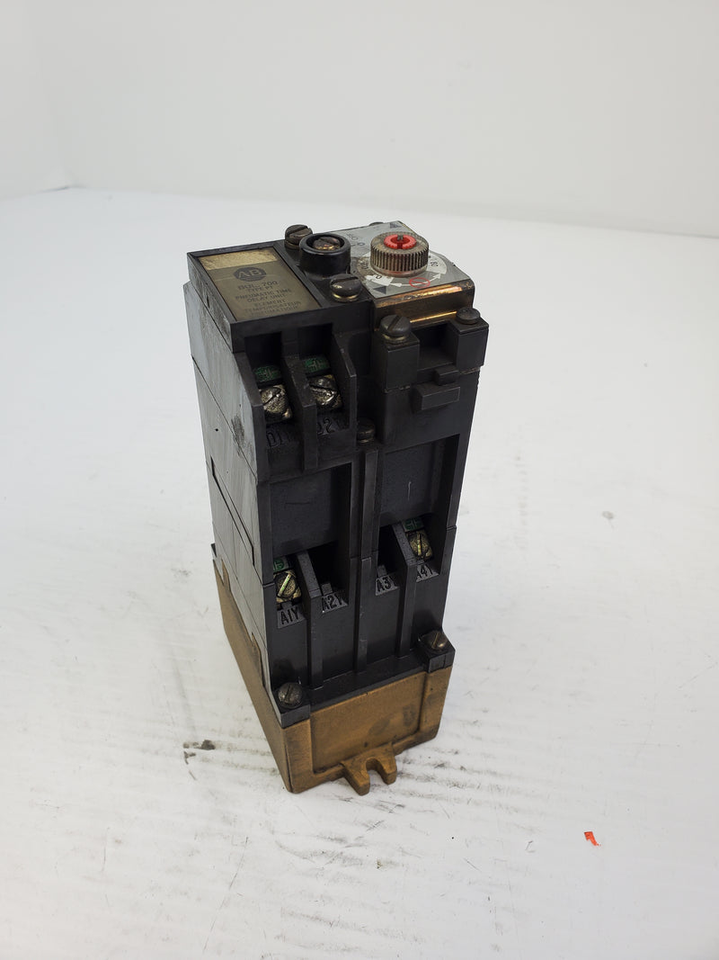 Allen-Bradley 700-PT Pneumatic Time Delay Relay with 700-P400A1 Series B