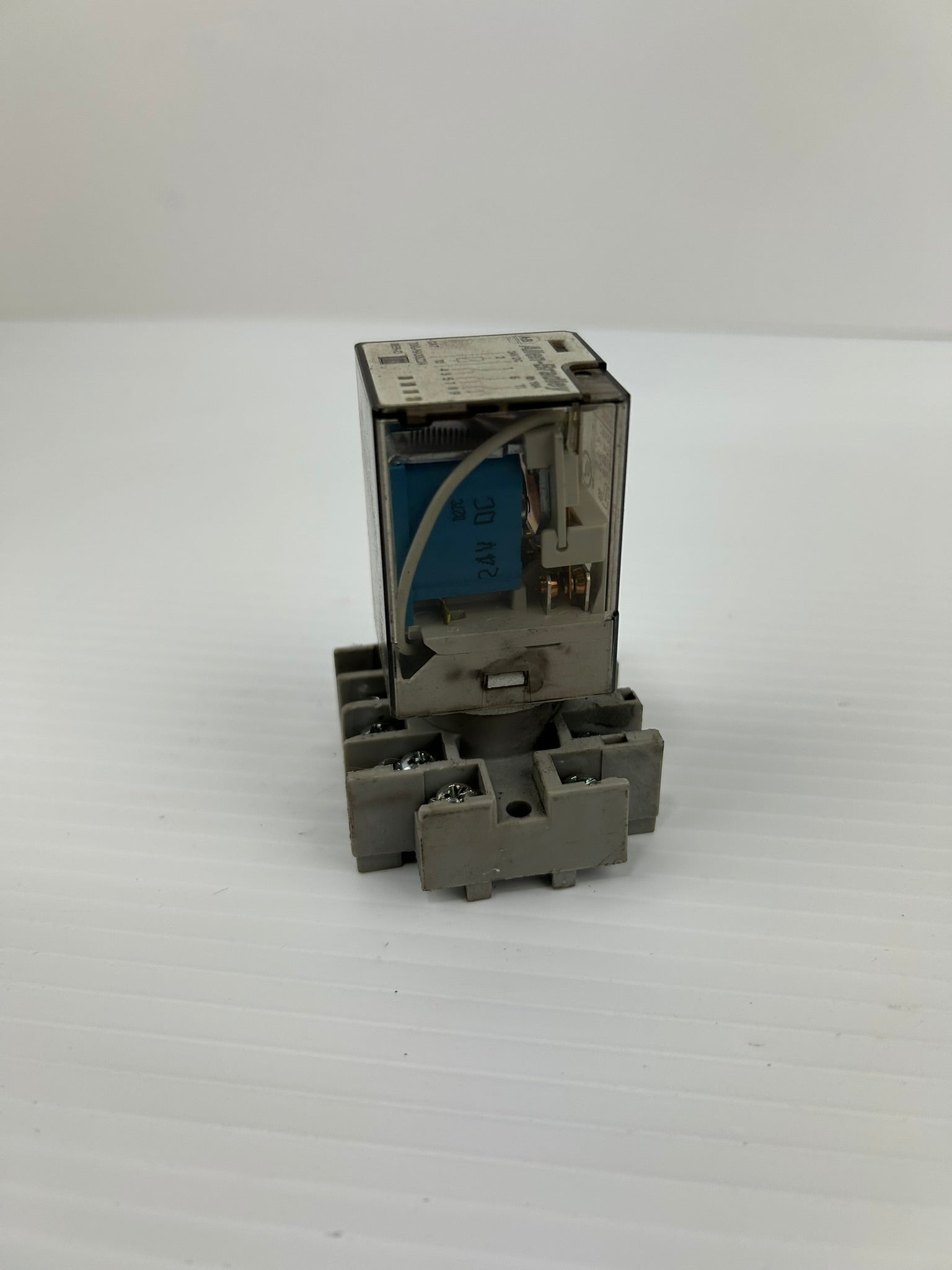 Allen-Bradley 700-HA33Z24 Series D General Purpose Relay 24VDC and Socket