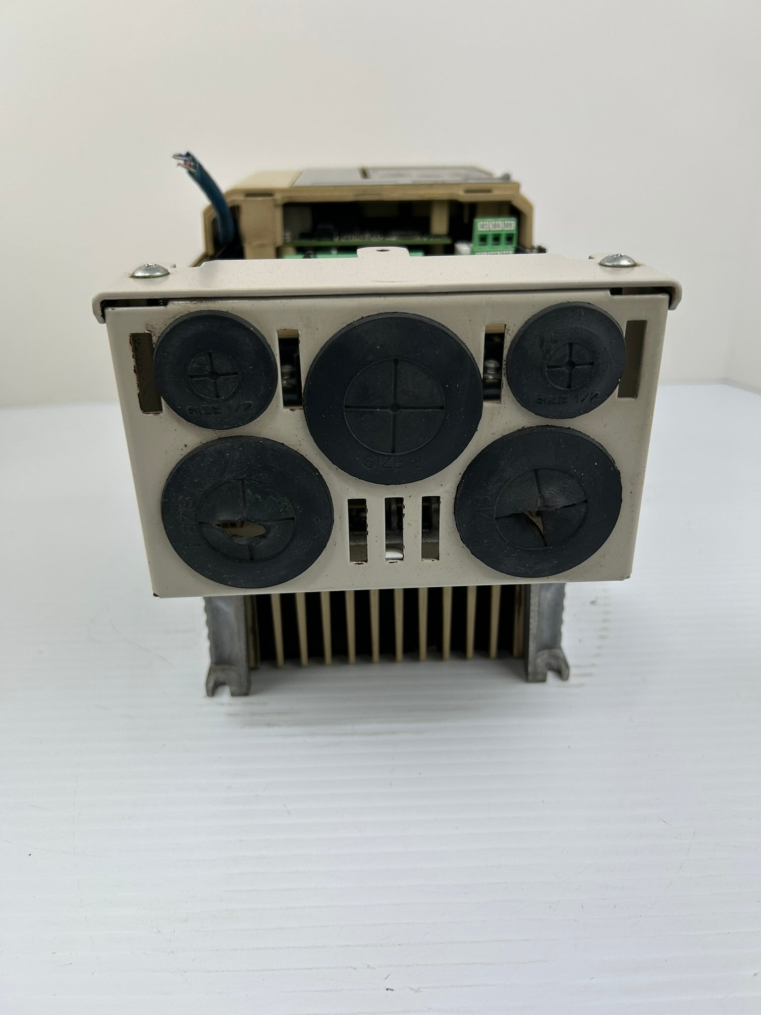 Yaskawa Electric CIMR-AU4A0011FAA AC Industrial Drive A1000 Rev E