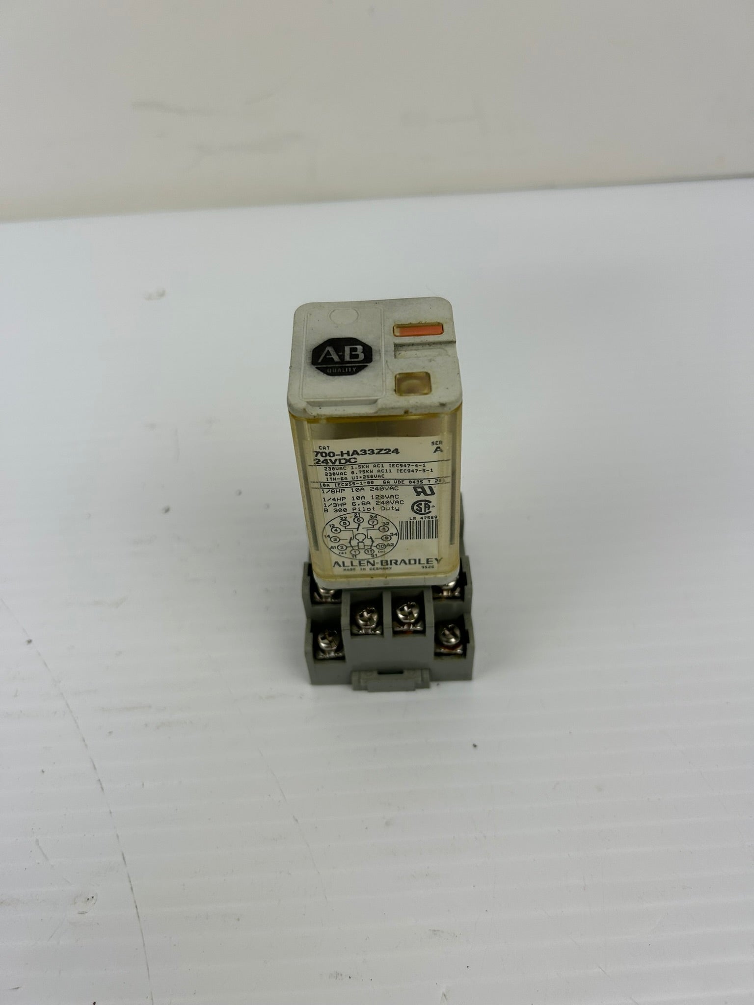 Allen Bradley 700-HA33Z24 Relay Series A with IDEC SR3P-05 Base - Lot of 5