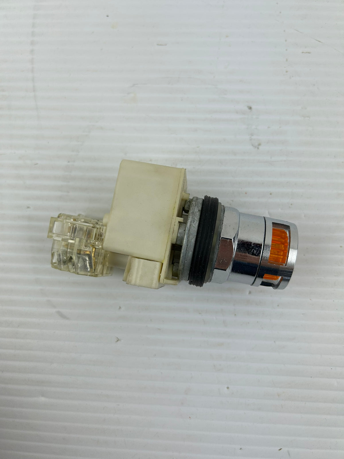 Schneider Electric 9001K3L38LYAH13 Illuminated Momentary Push Button Amber