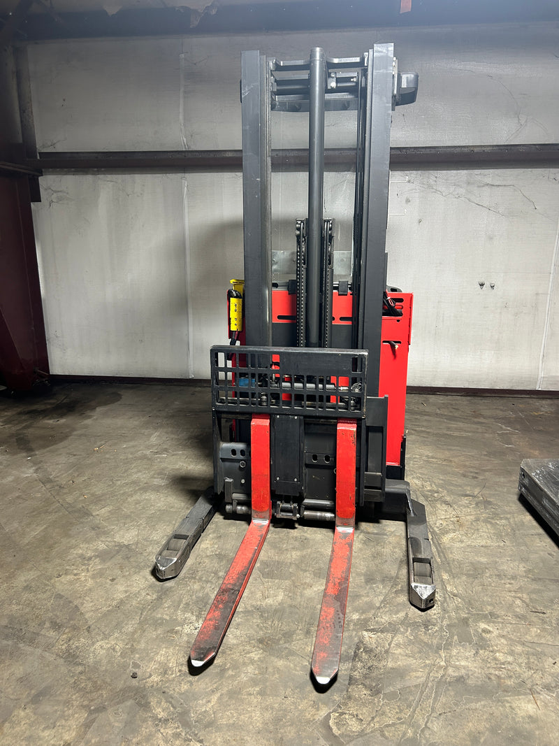 Raymond EASI Forklift Reach Lift Truck Electric Stand-Up Order Item Picker 3000#