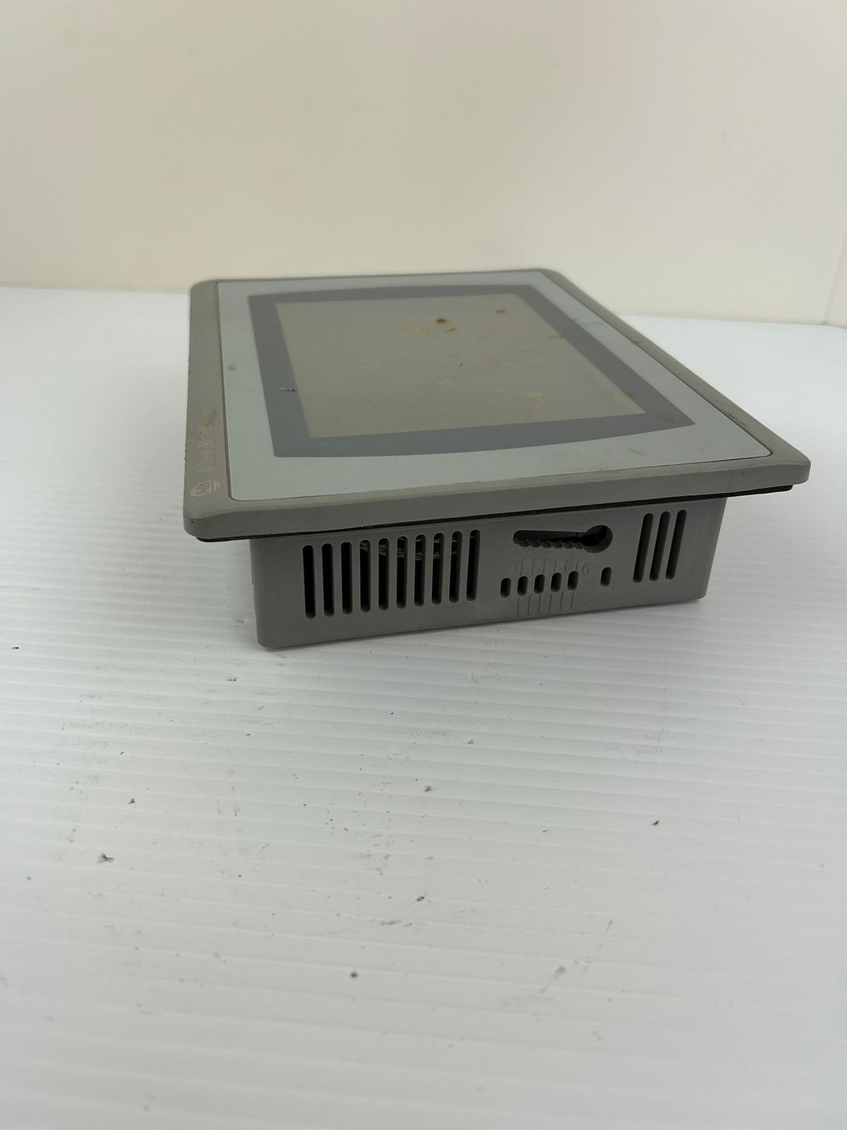 Allen-Bradley PanelView Plus 7 7" HMI Screen 2711P-T7C21D8S Series C 24VDC
