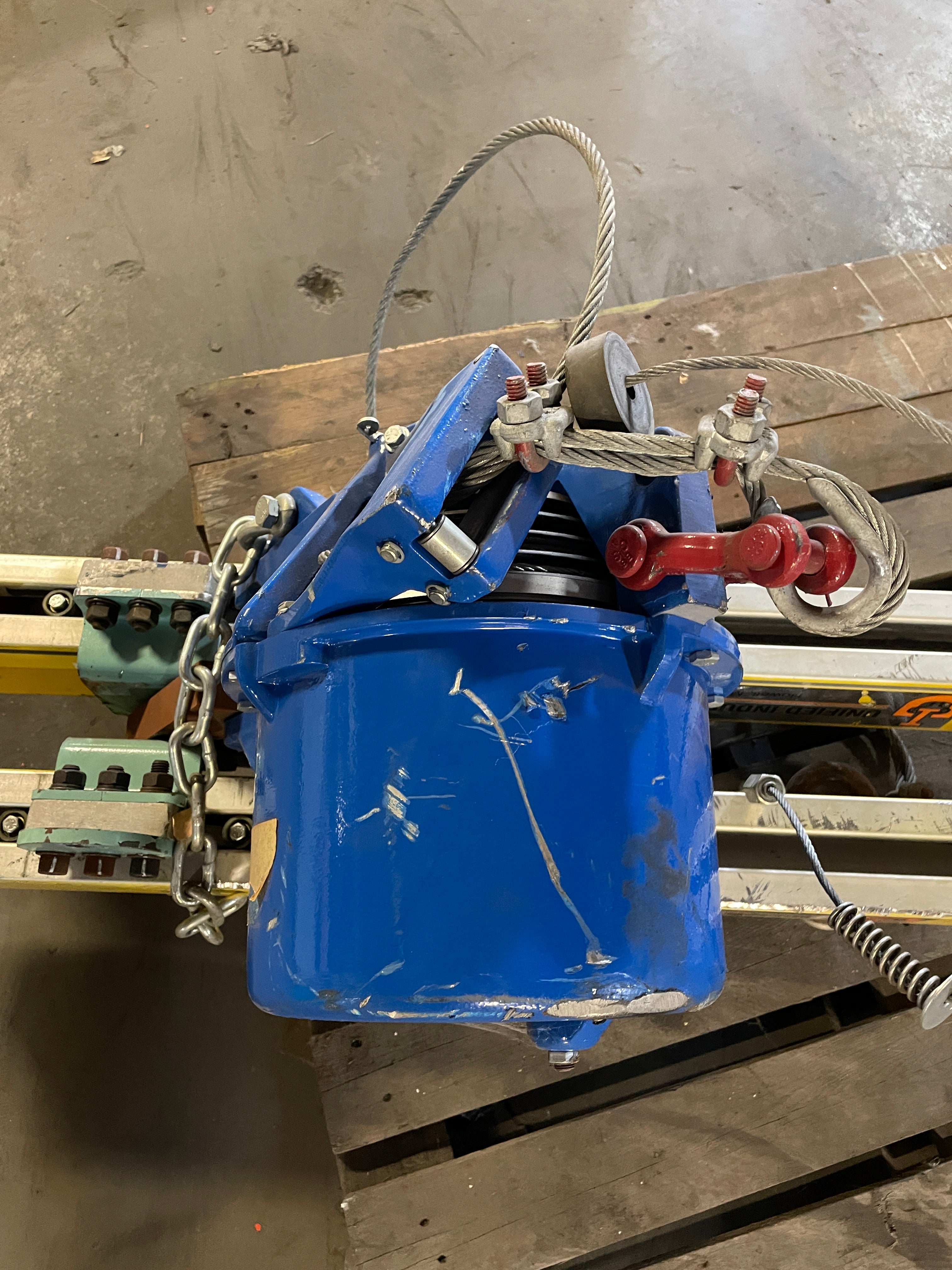 Woodhead 280LA Aero-Motive Molex Balancer with Unified Industries Rail 265-280 #
