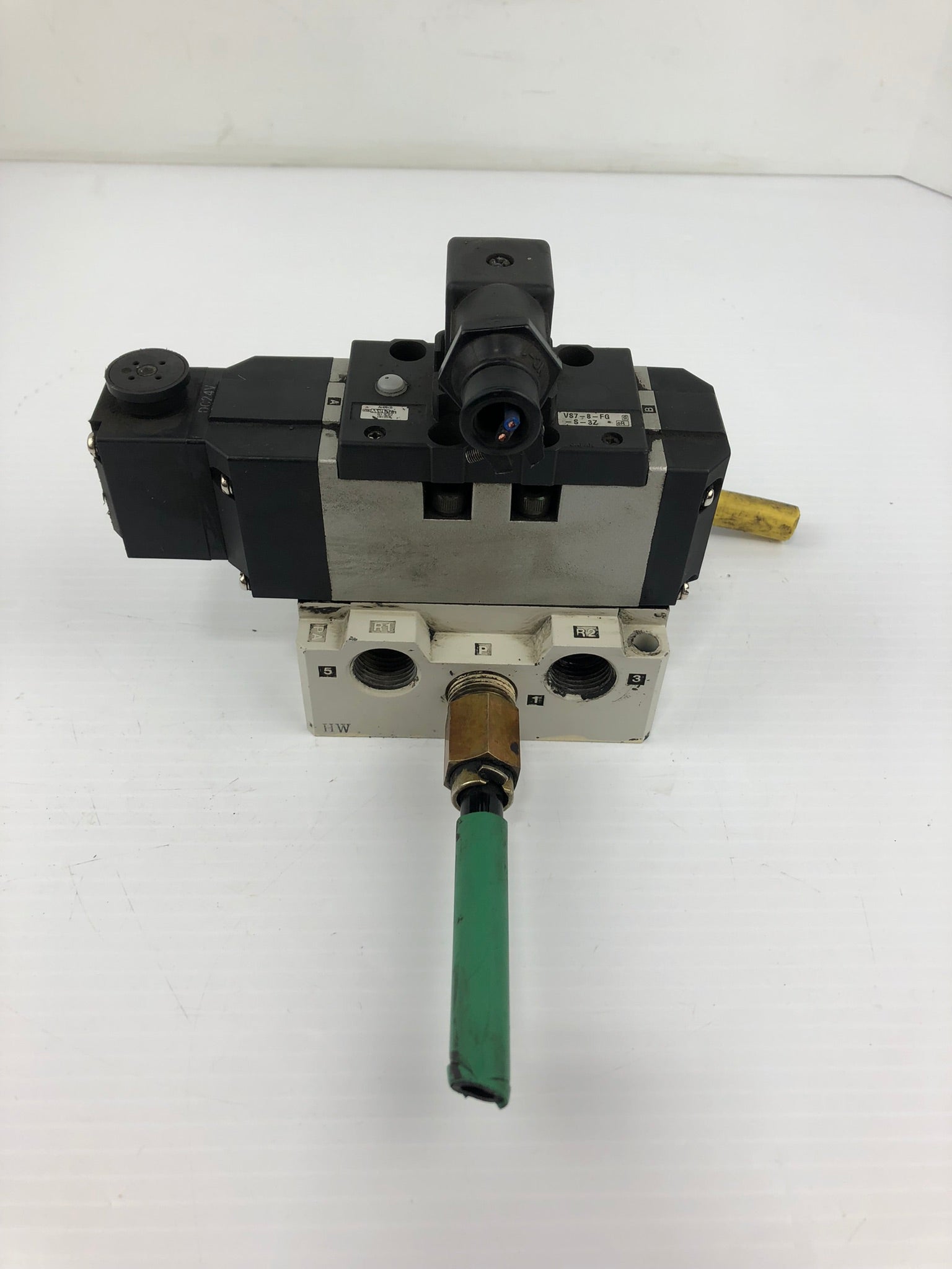 SMC VS7-8-FG-S-3Z Valve with Block