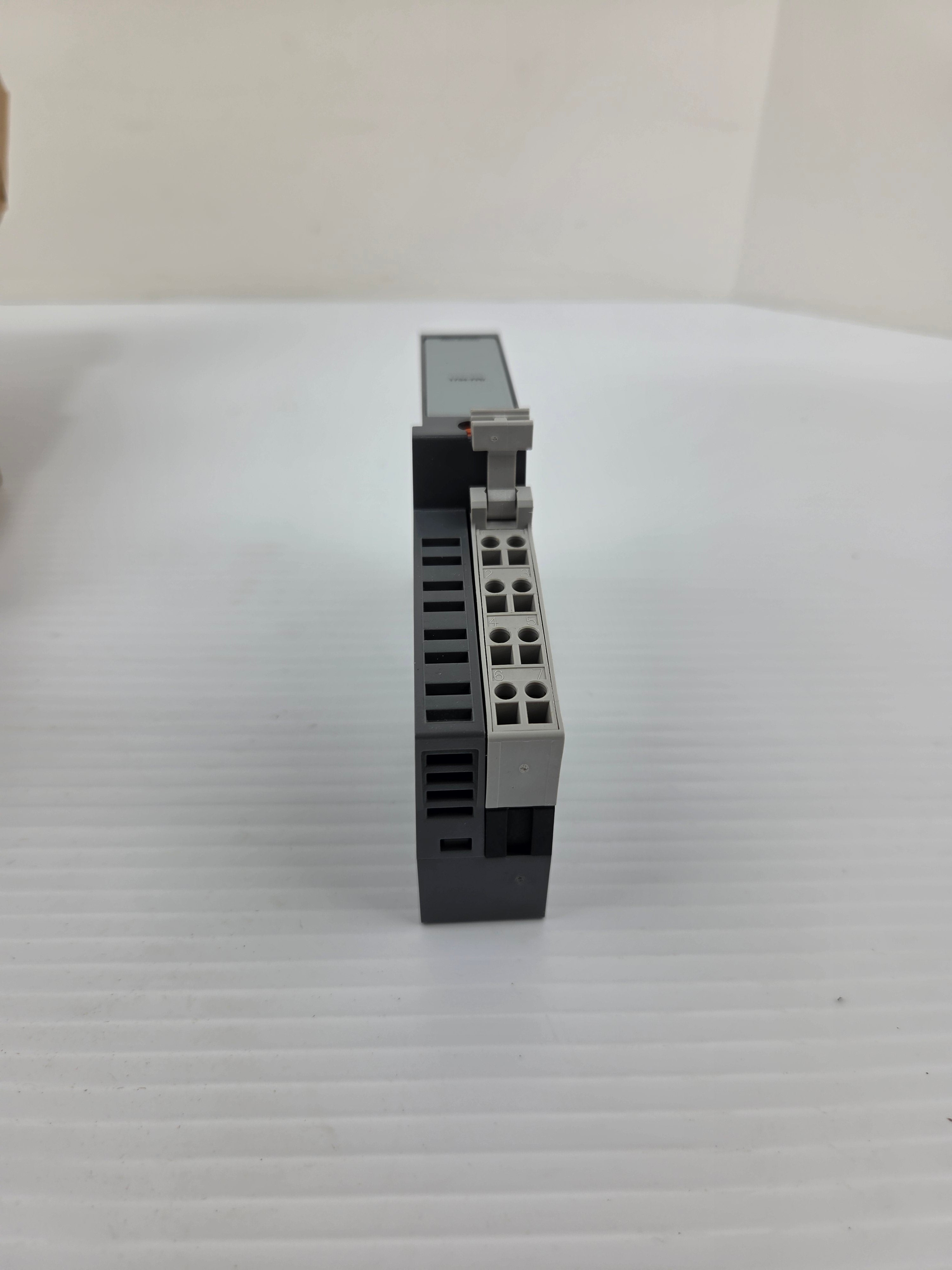 Allen Bradley 1734-FPD Point I/O Field Distributor Module Series B 1734-RTB /A