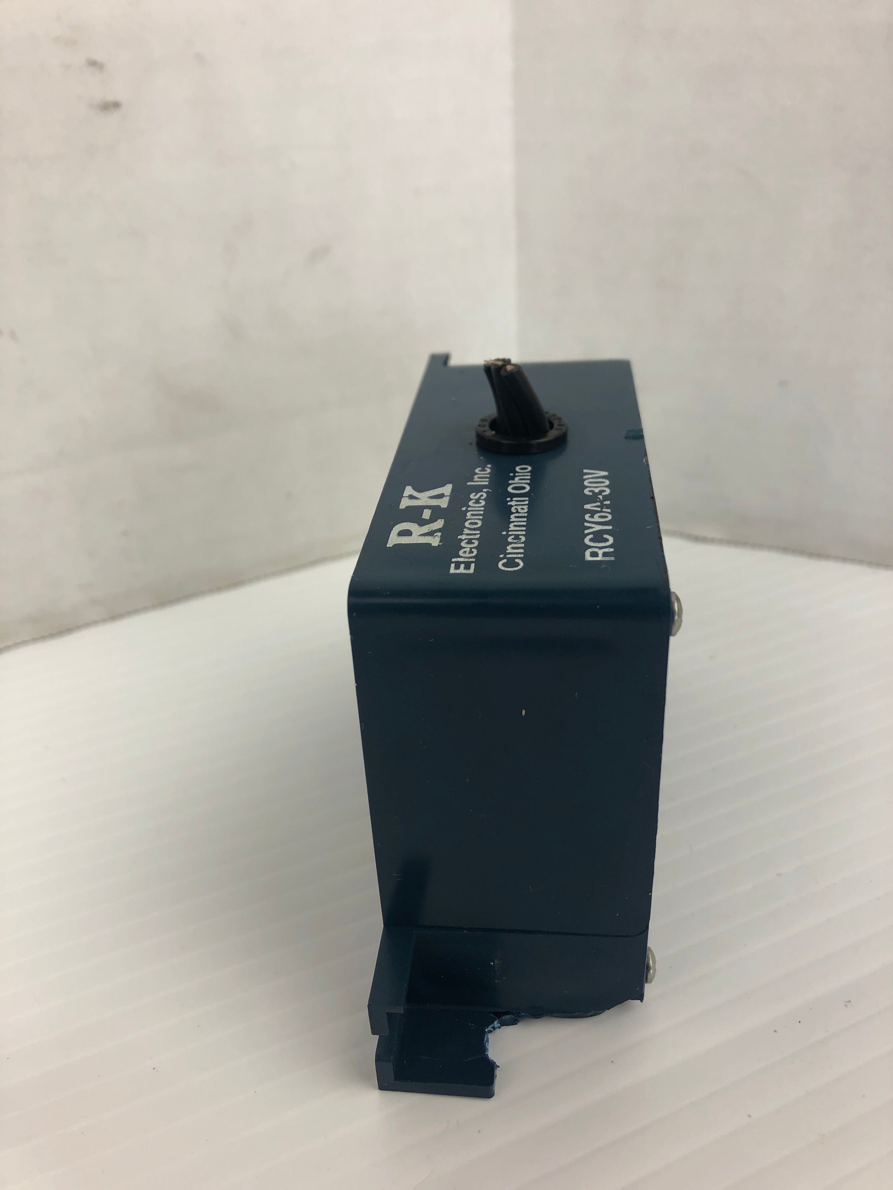 R-K Electronics RCY6A-30V R-C Network Suppressor 600VAC 220Ω 7 Watt